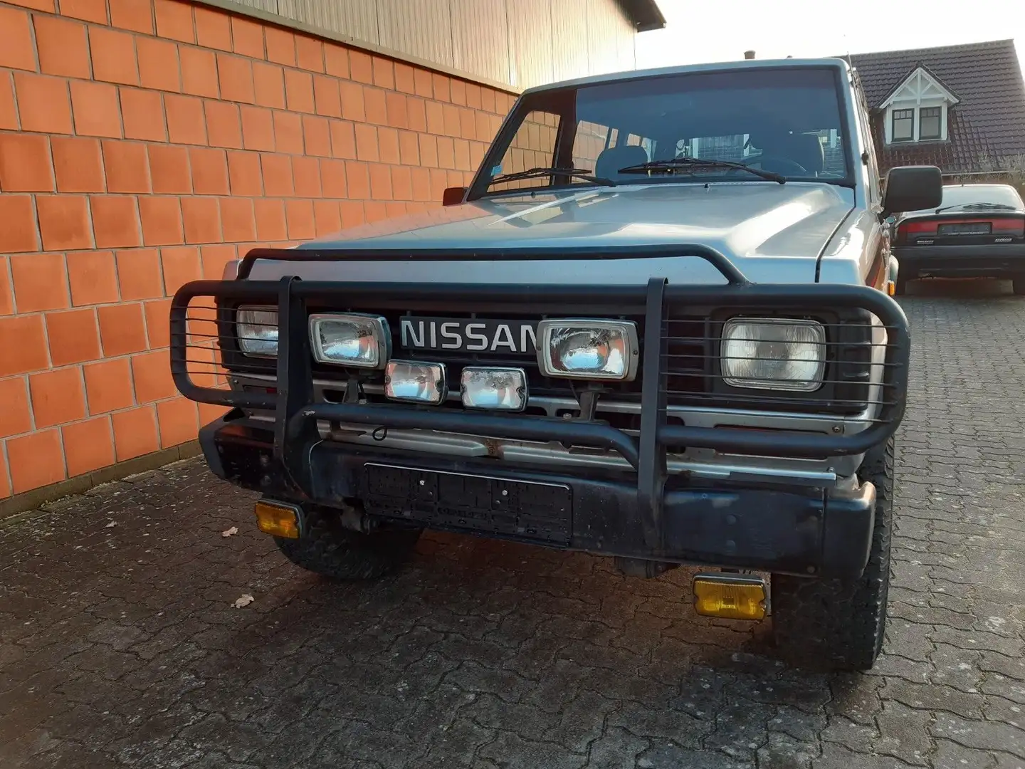 Nissan Patrol - 3,3 Turbo Diesel- lang - 7-Sitzer Silber - 2