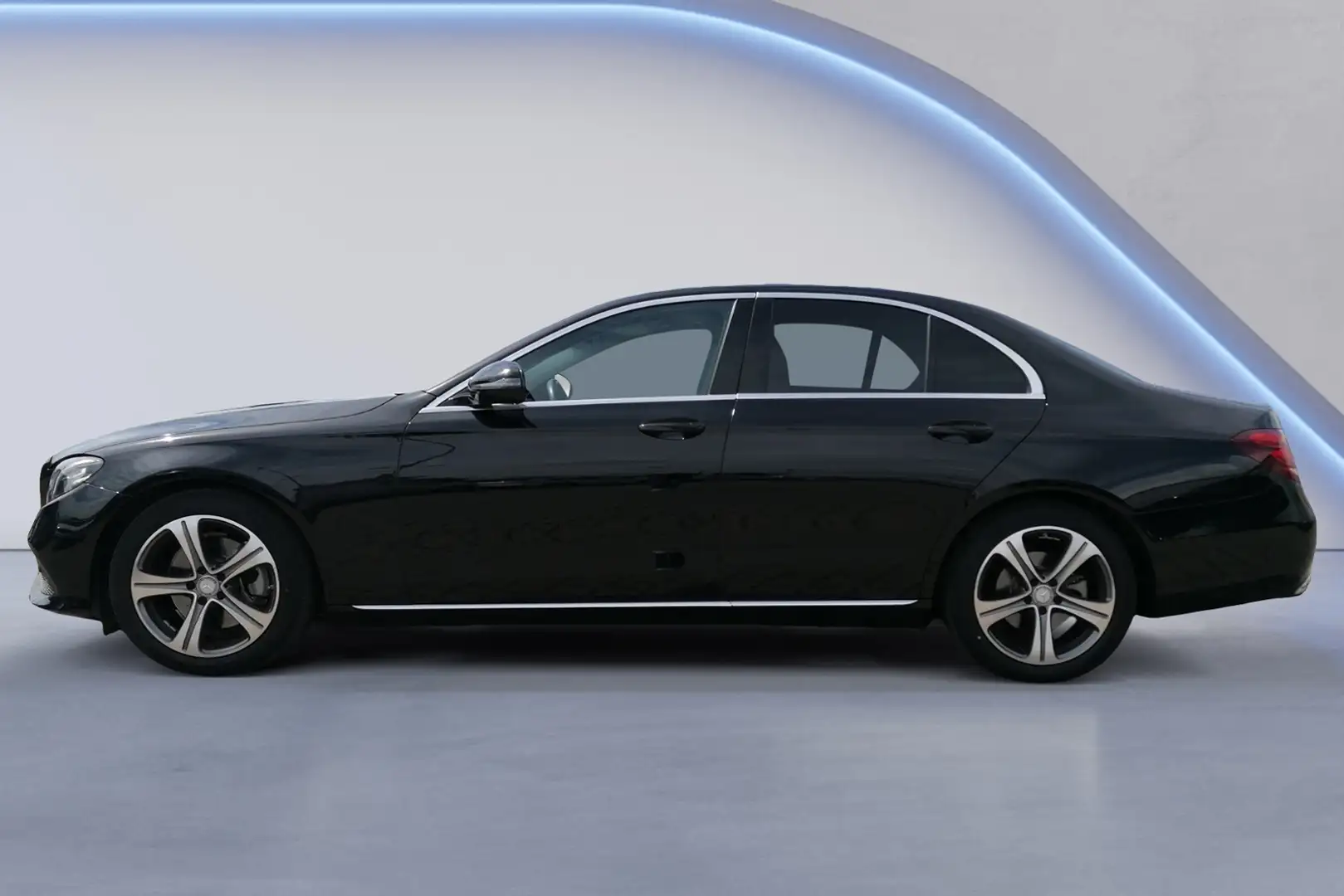 Mercedes-Benz E 200 Avantgarde LEDER+KAMERA+NAVI+LED+ Noir - 2