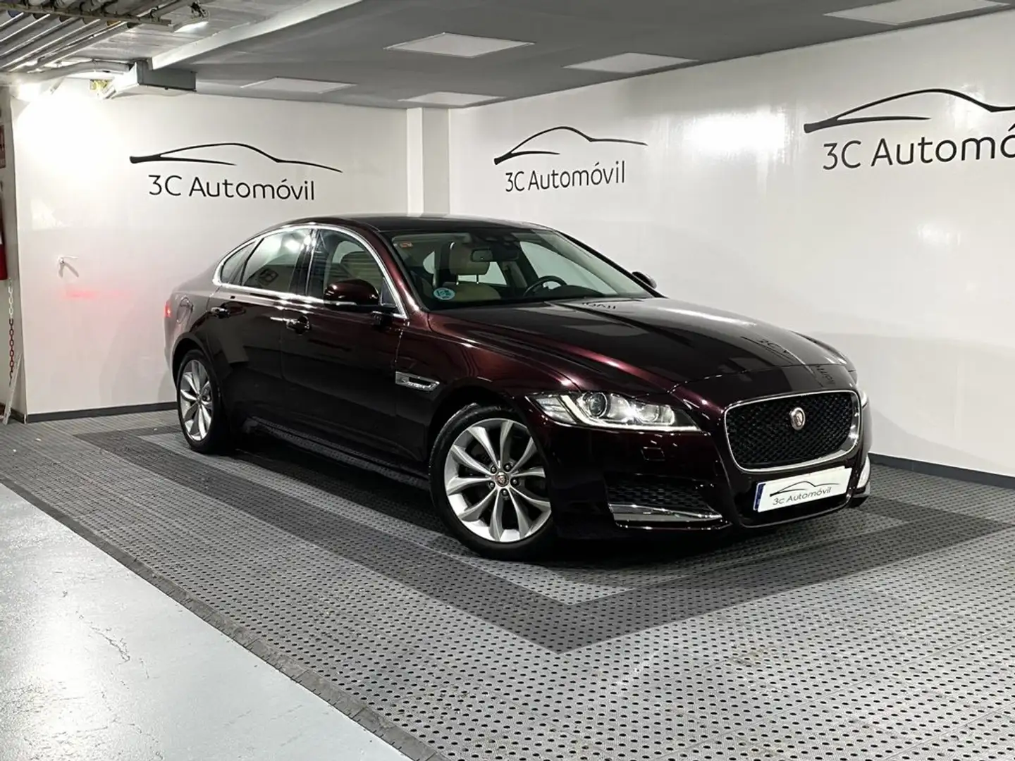 Jaguar XF 2.0i4D Portfolio Aut. 180 Burdeos - 1