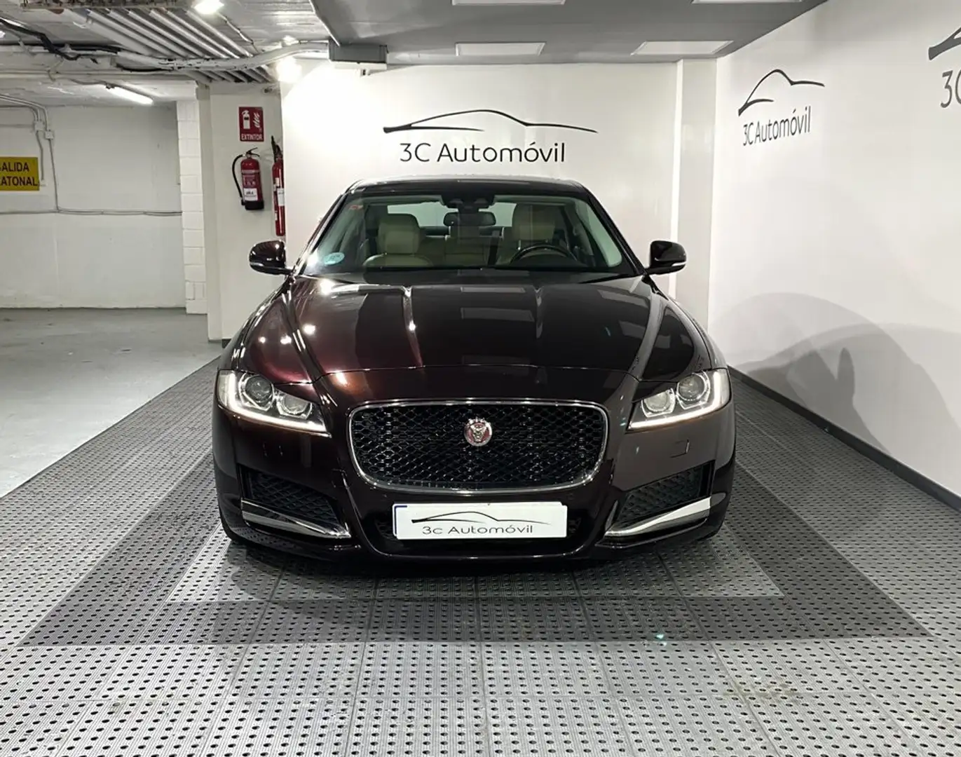 Jaguar XF 2.0i4D Portfolio Aut. 180 Burdeos - 2