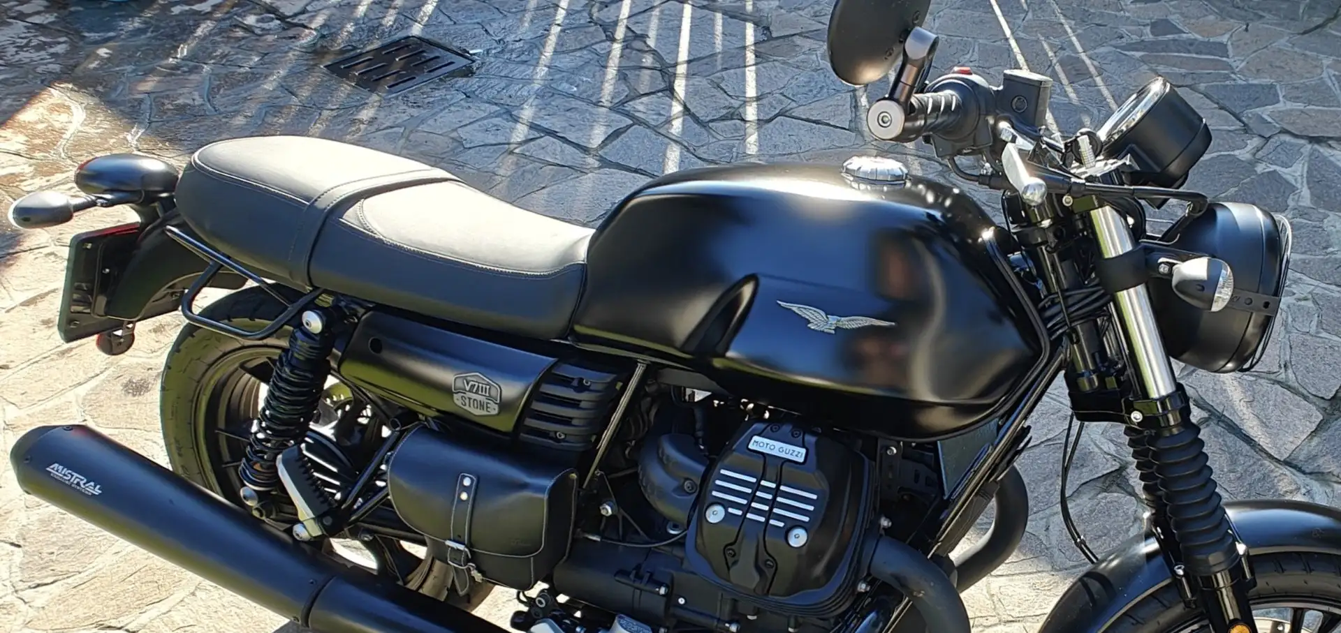 Moto Guzzi V 7 Stone III Nero - 2