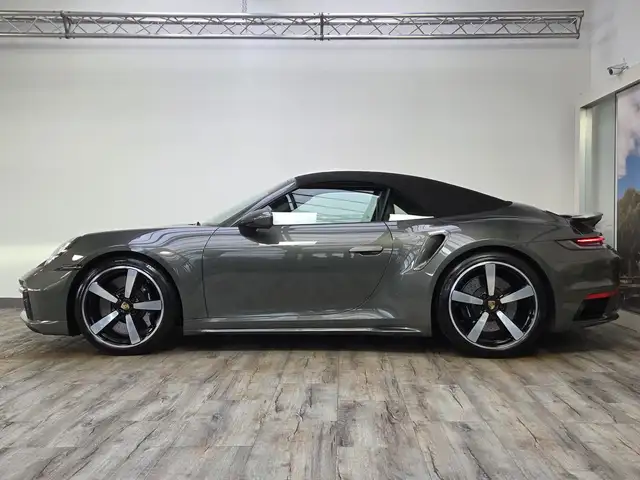 Porsche 992 view 9