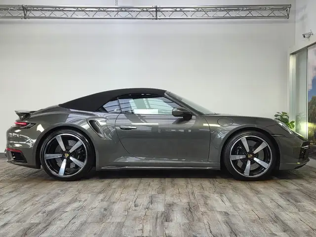 Porsche 992 view 10