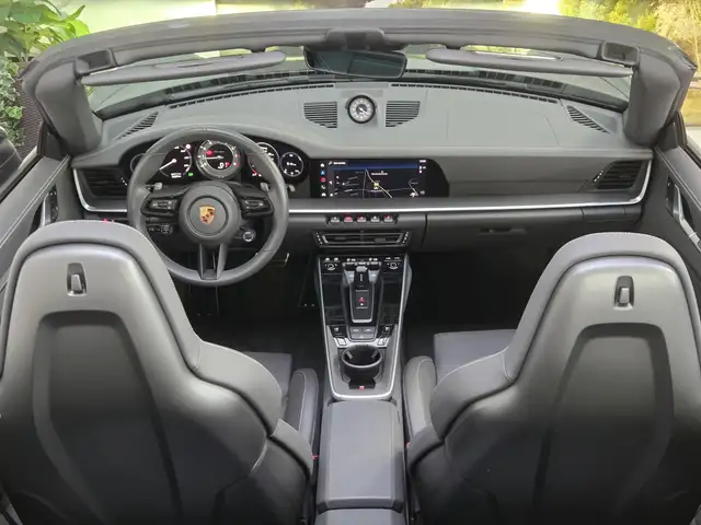 Porsche 992 view 13