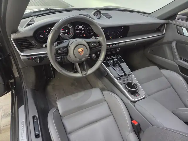 Porsche 992 view 14