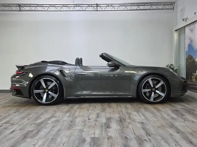 Porsche 992 view 4