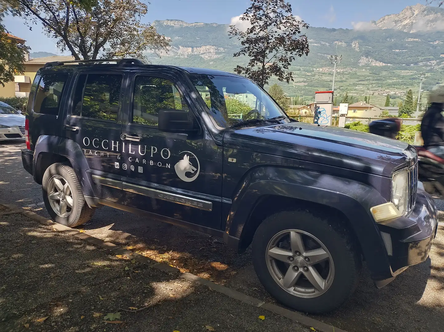 Jeep Cherokee Cherokee IV 2008 2.8 crd Limited dpf Niebieski - 2