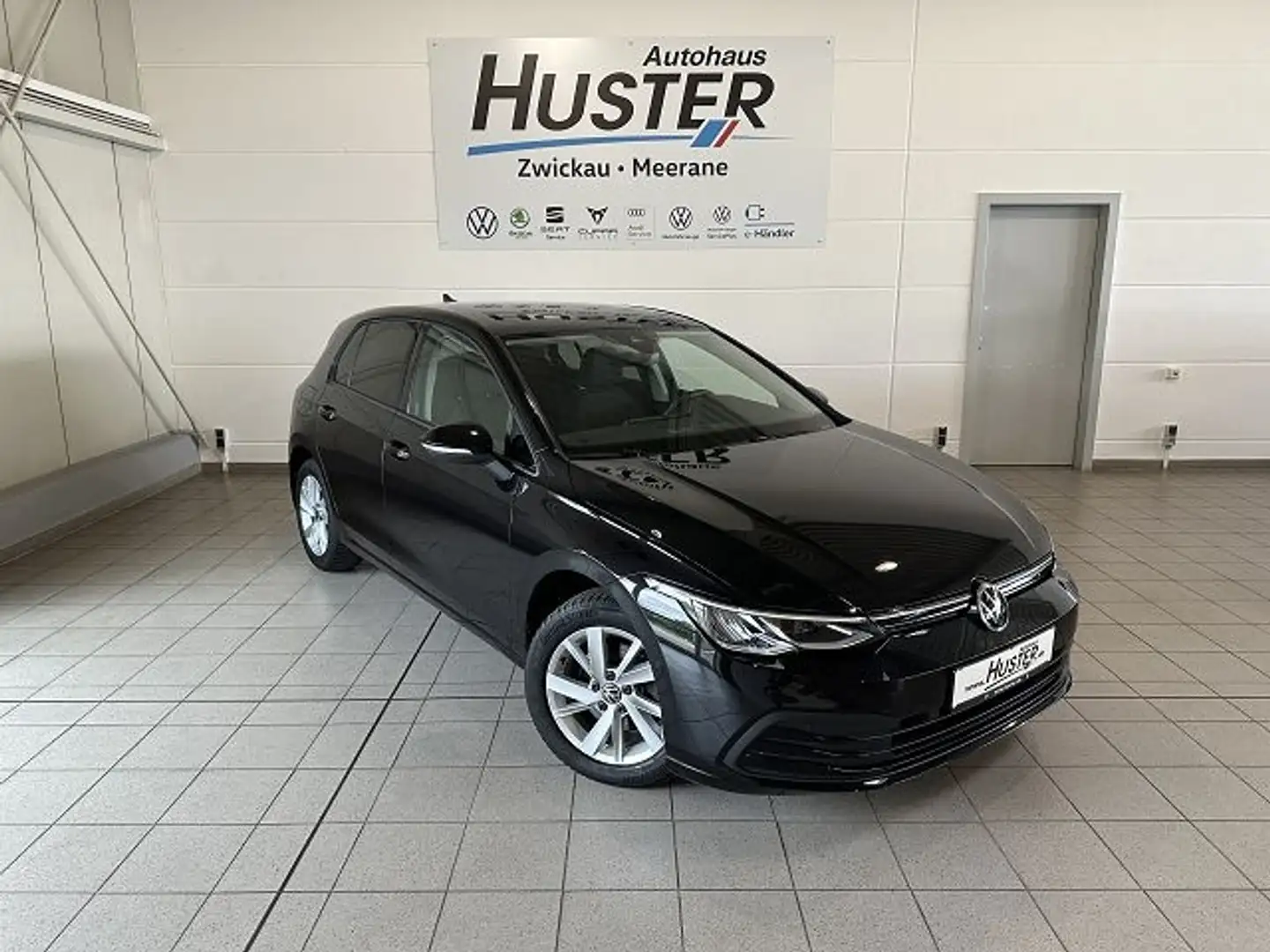 Volkswagen Golf VIII United 1.5 eTSI DSG*STHZ,LED* Nero - 2