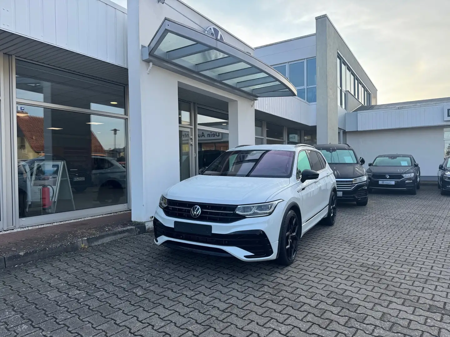 Volkswagen Tiguan Allspace BJ 2.0 TSI DSG 4M R-Line Weiß - 2