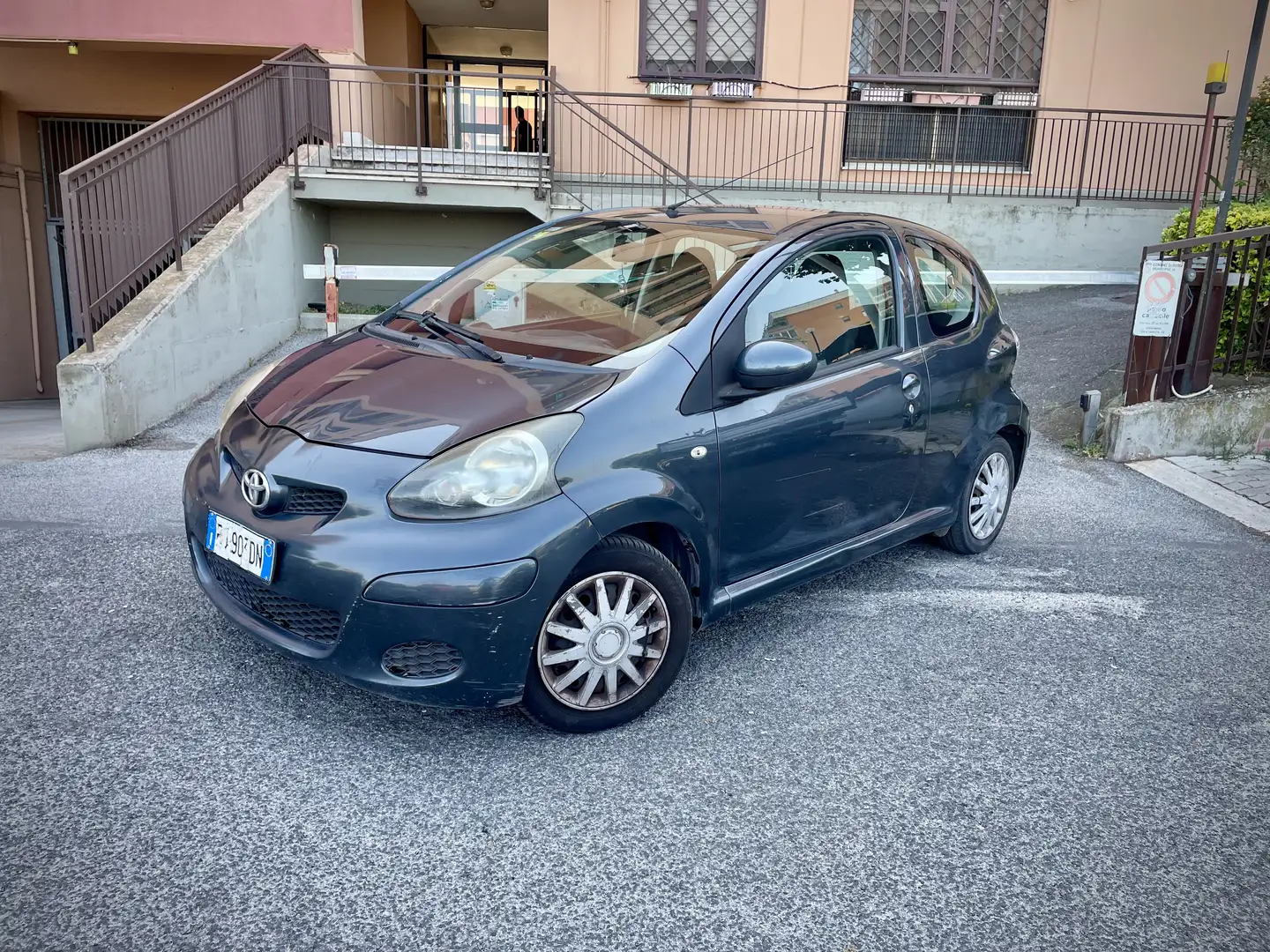 Toyota Aygo 3p 1.0 Now Connect EURO 5 Grigio - 1