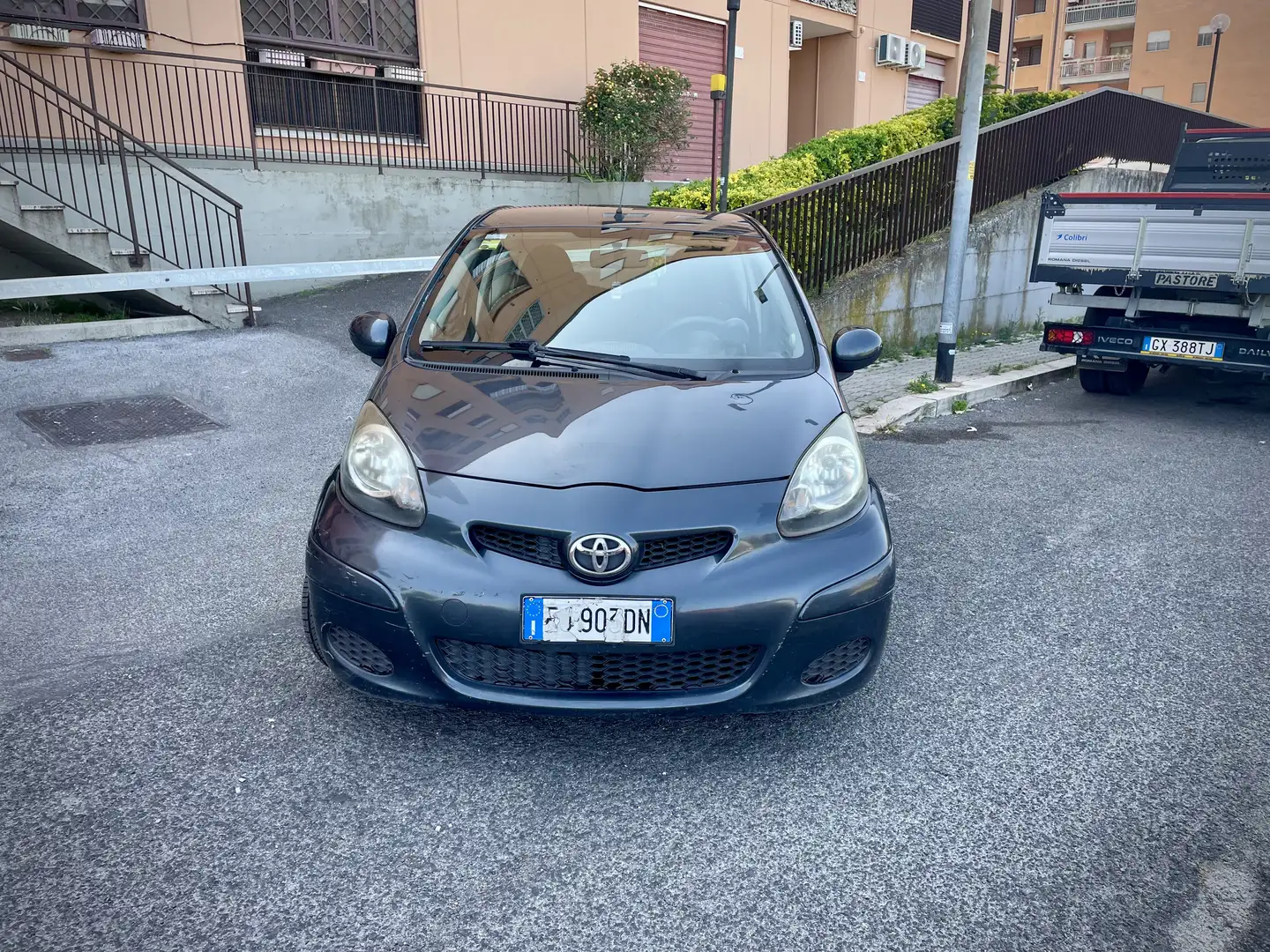 Toyota Aygo 3p 1.0 Now Connect EURO 5 Grigio - 2