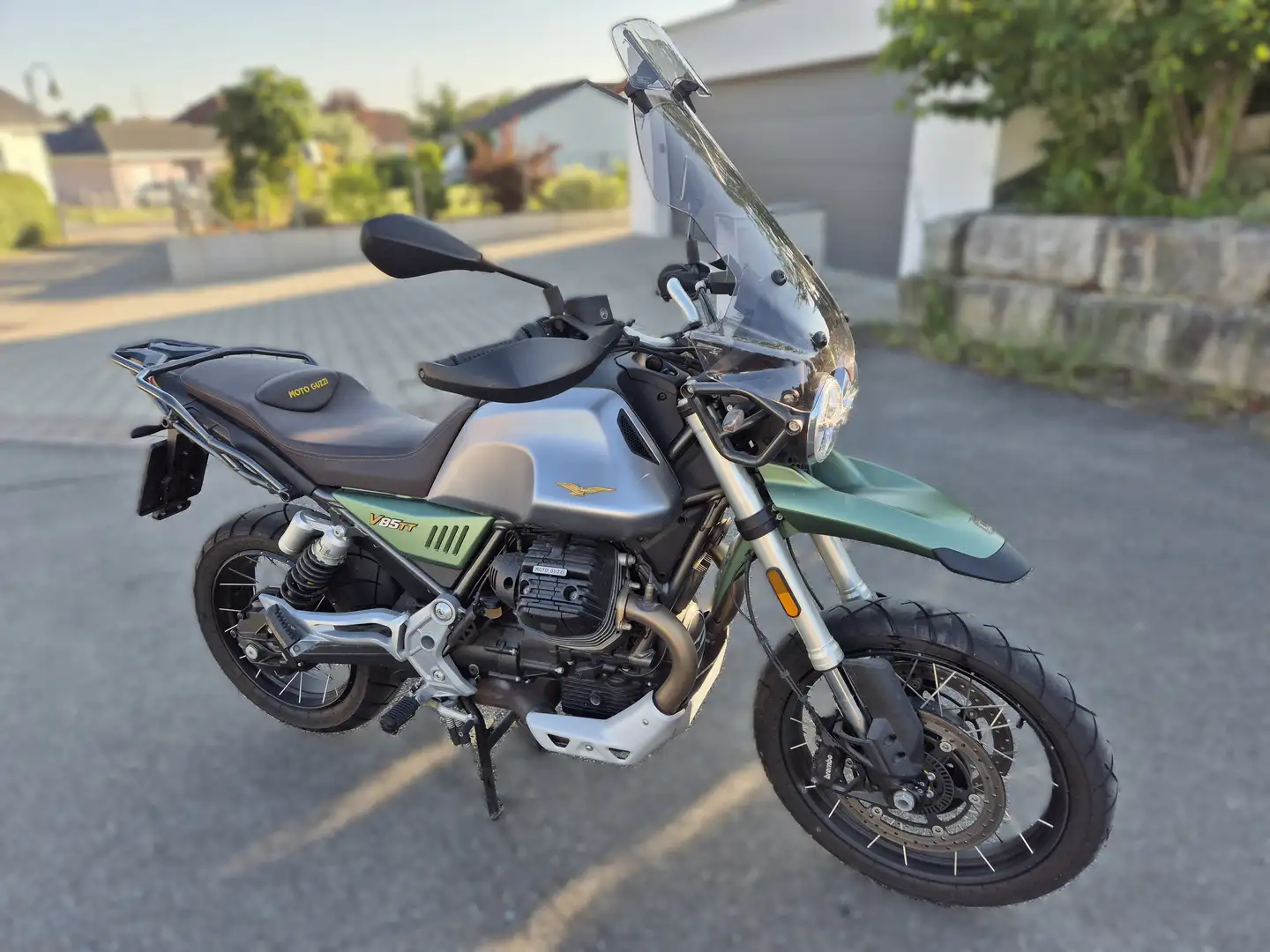 Moto Guzzi V 85 TT Centenario / Heizgriff, Hauptstäner, Navi-MIA Argento - 1