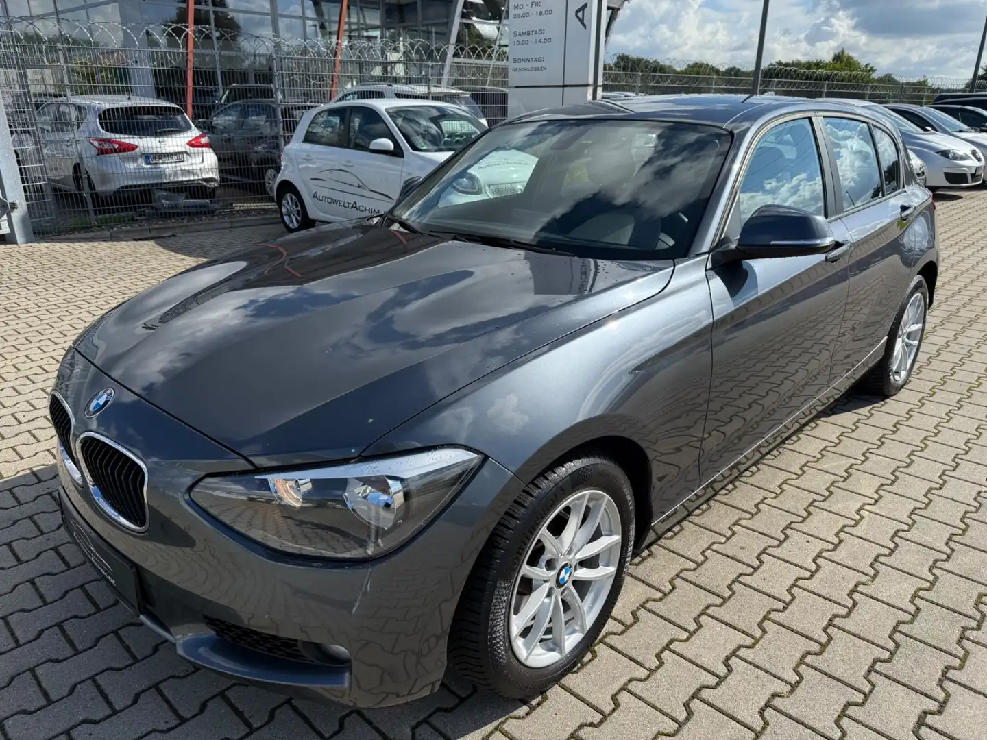 BMW 118 Baureihe 1 Lim. 5-trg. 118 i Grau - 1