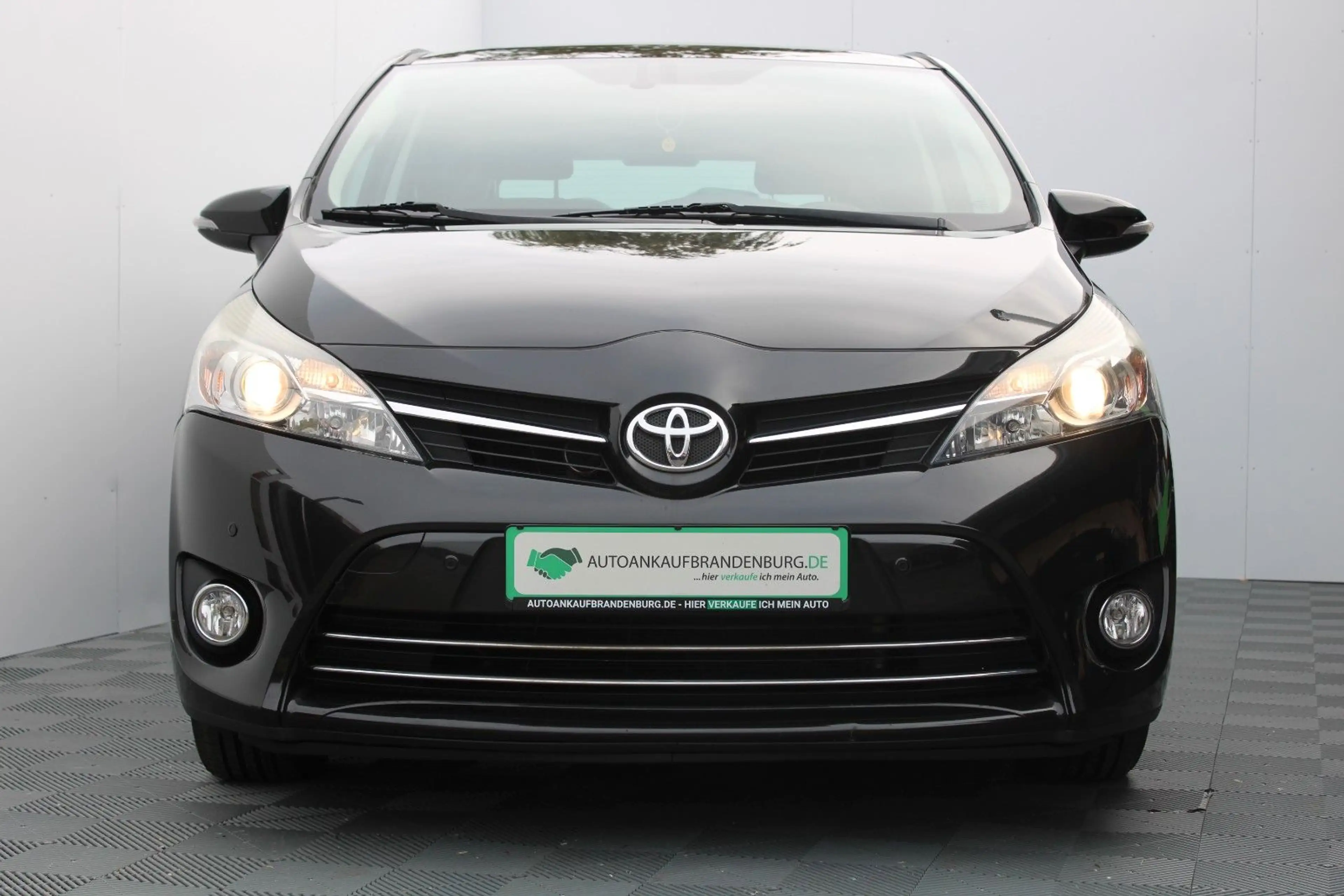 Toyota Verso SkyView Edition — photo 8