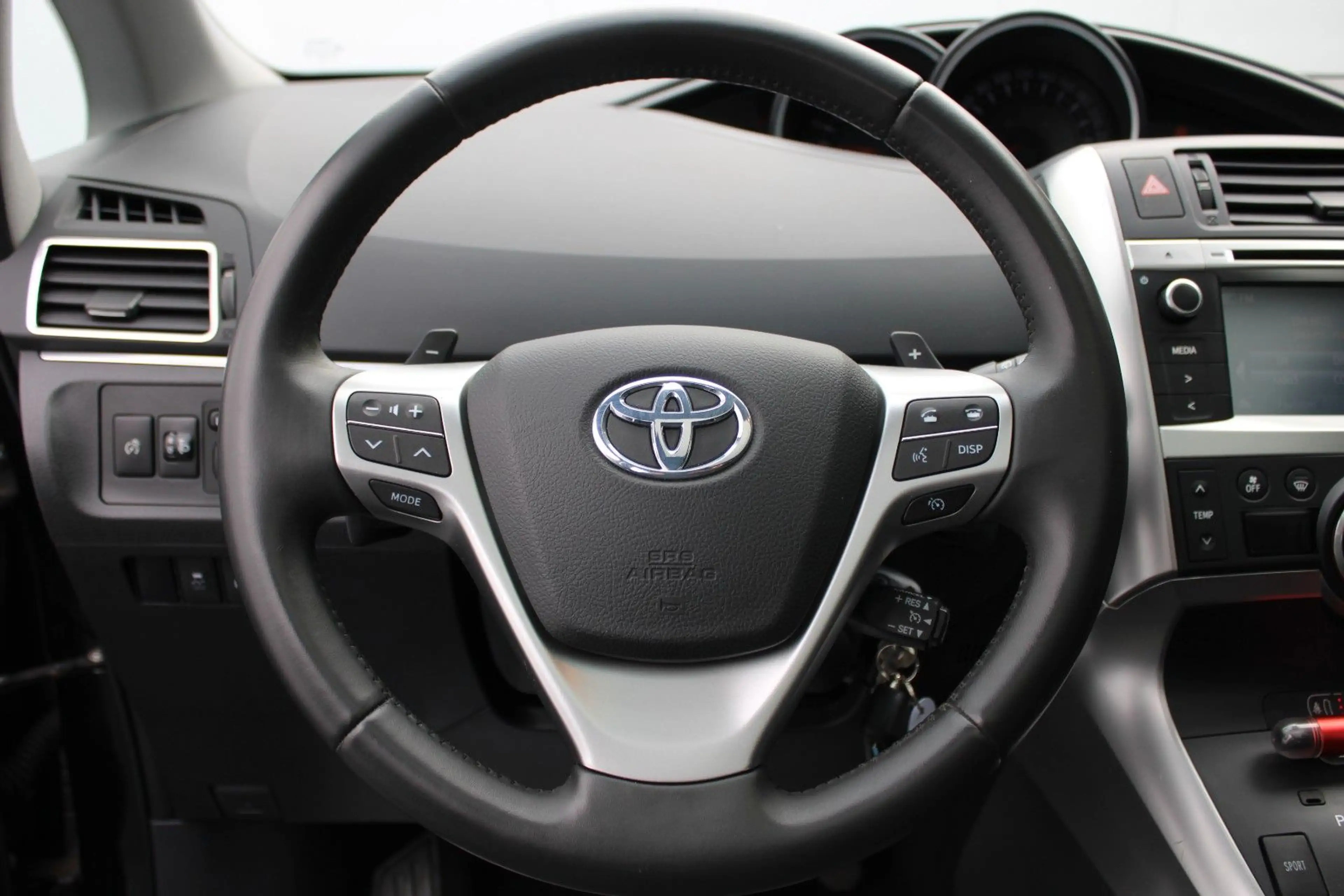 Toyota Verso SkyView Edition — photo 15