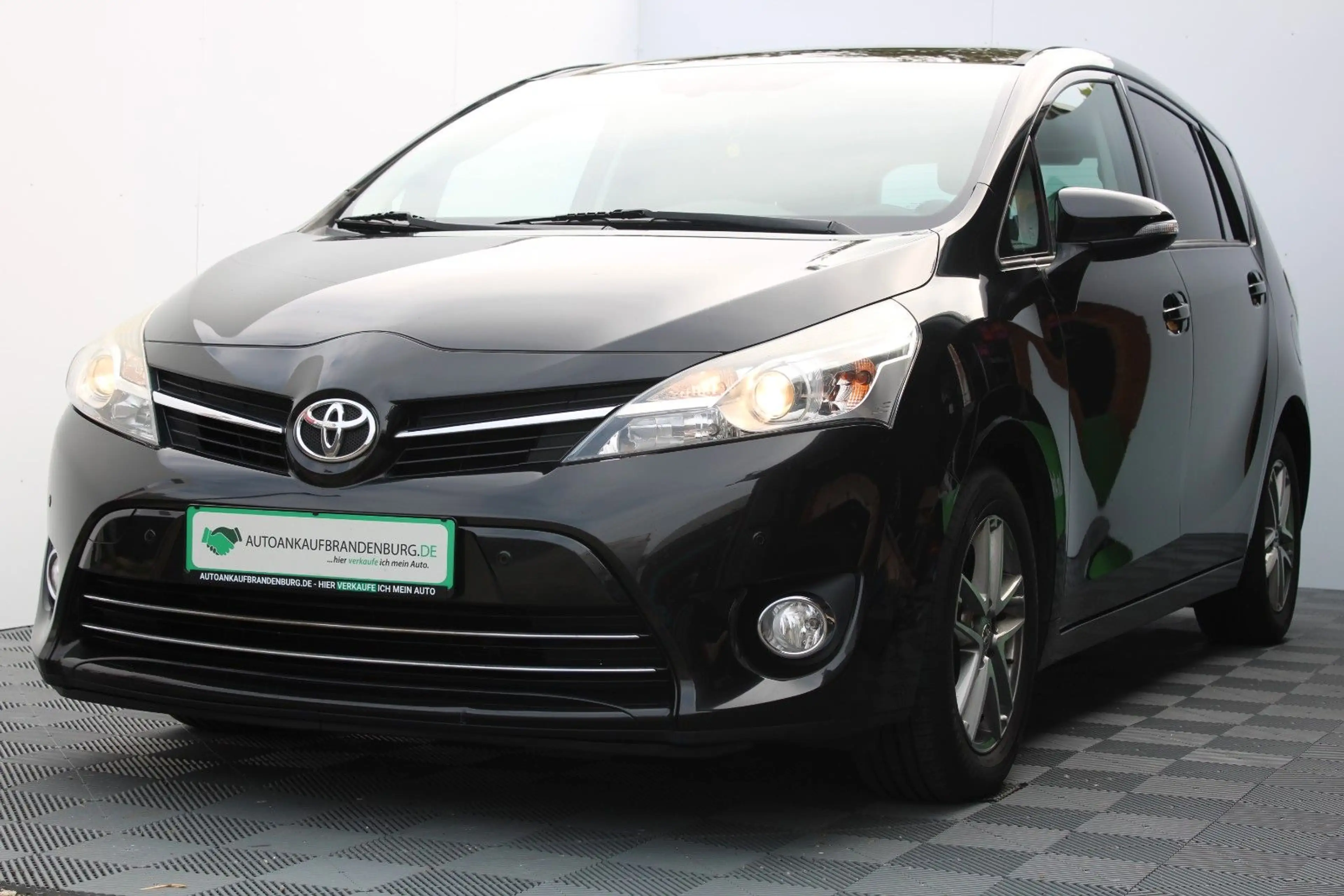 Toyota Verso SkyView Edition — photo 7