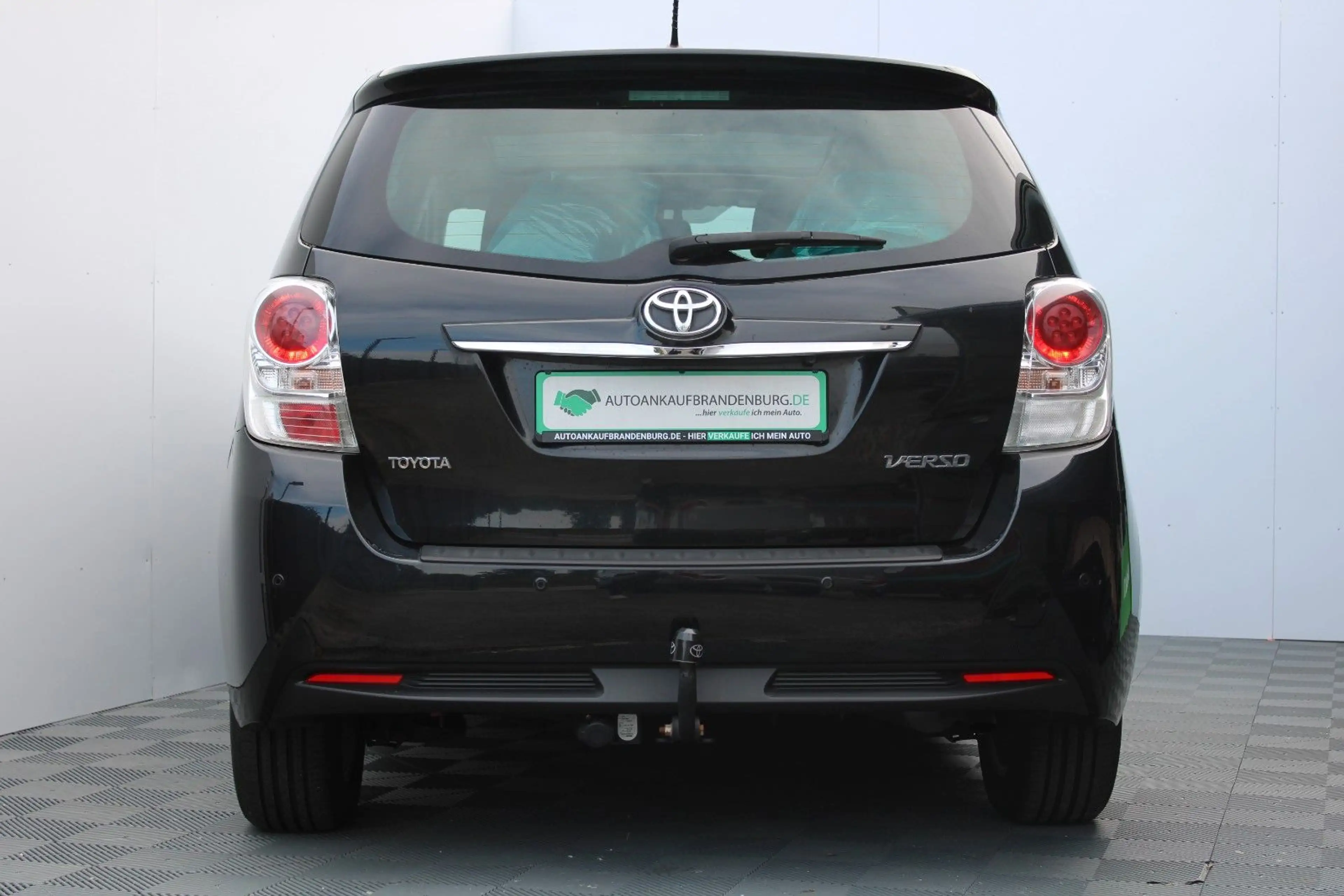 Toyota Verso SkyView Edition — photo 11