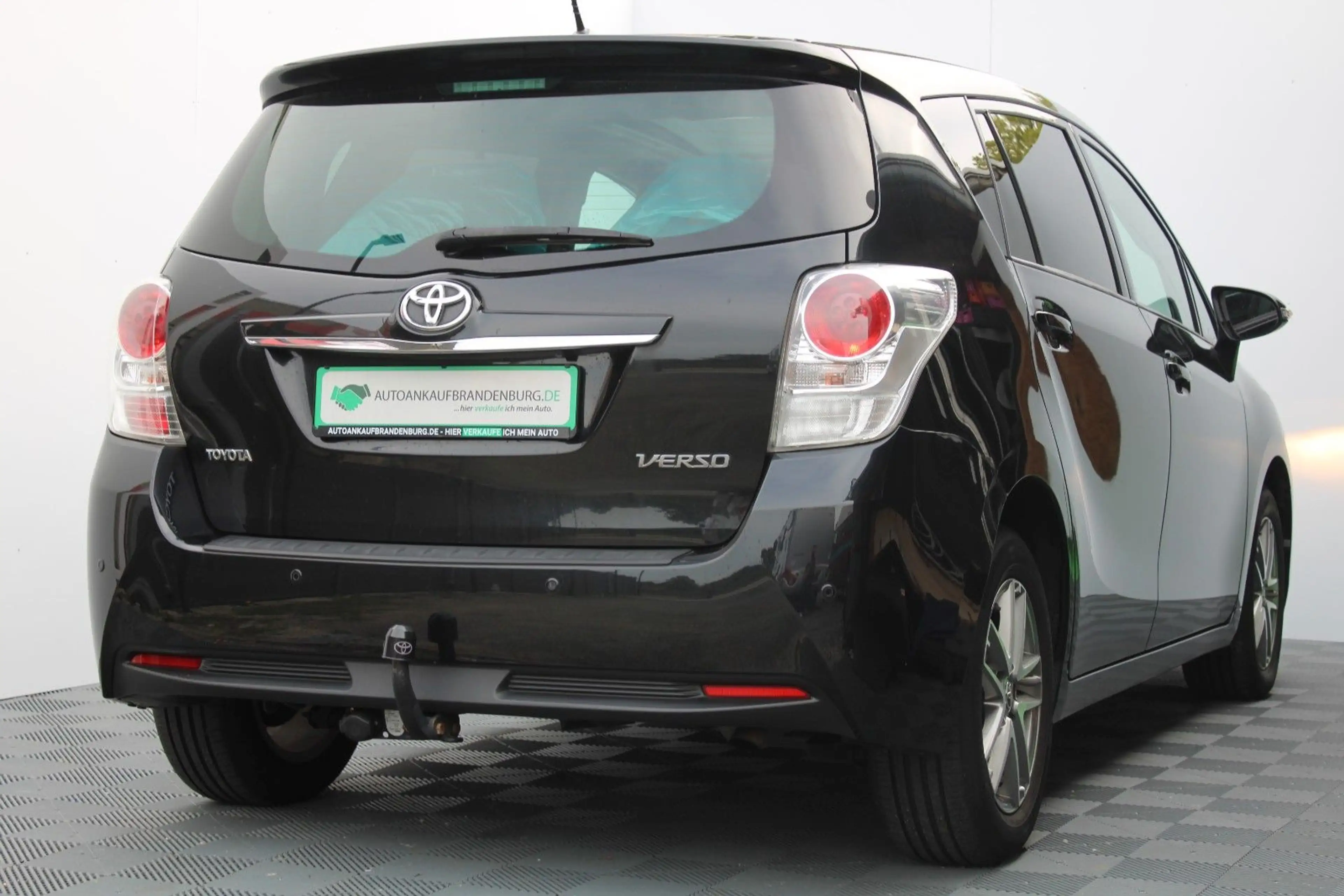 Toyota Verso SkyView Edition — photo 9