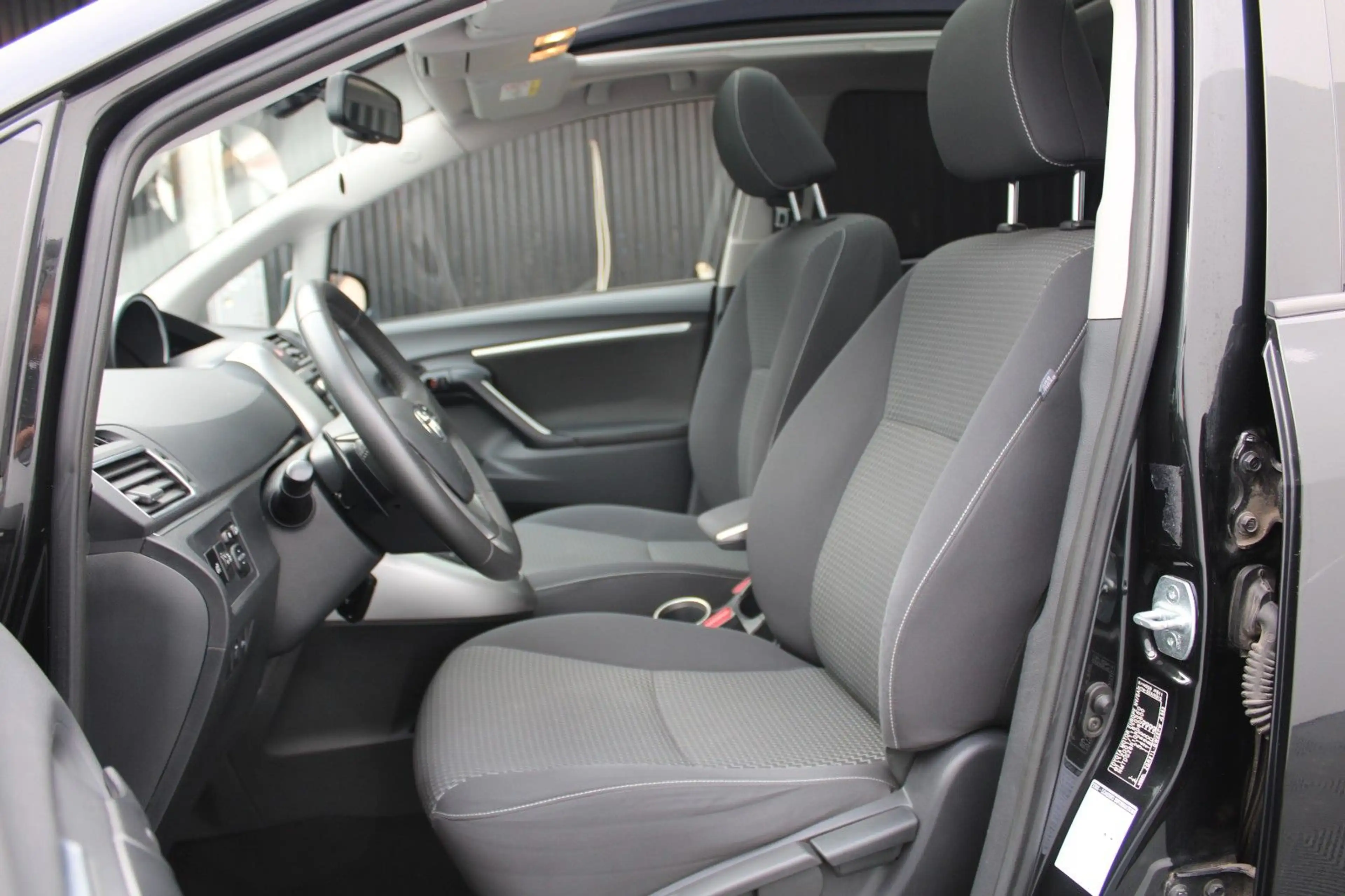 Toyota Verso SkyView Edition — photo 13