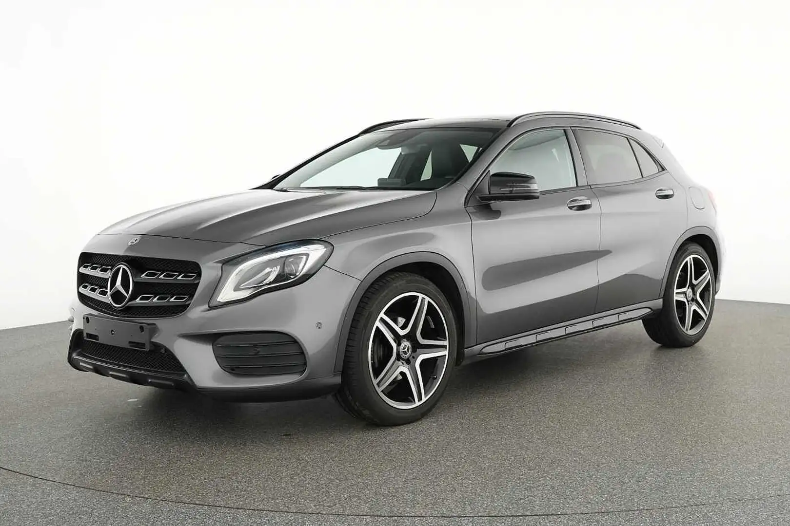 Mercedes-Benz GLA 180 AMG Line Сірий - 1