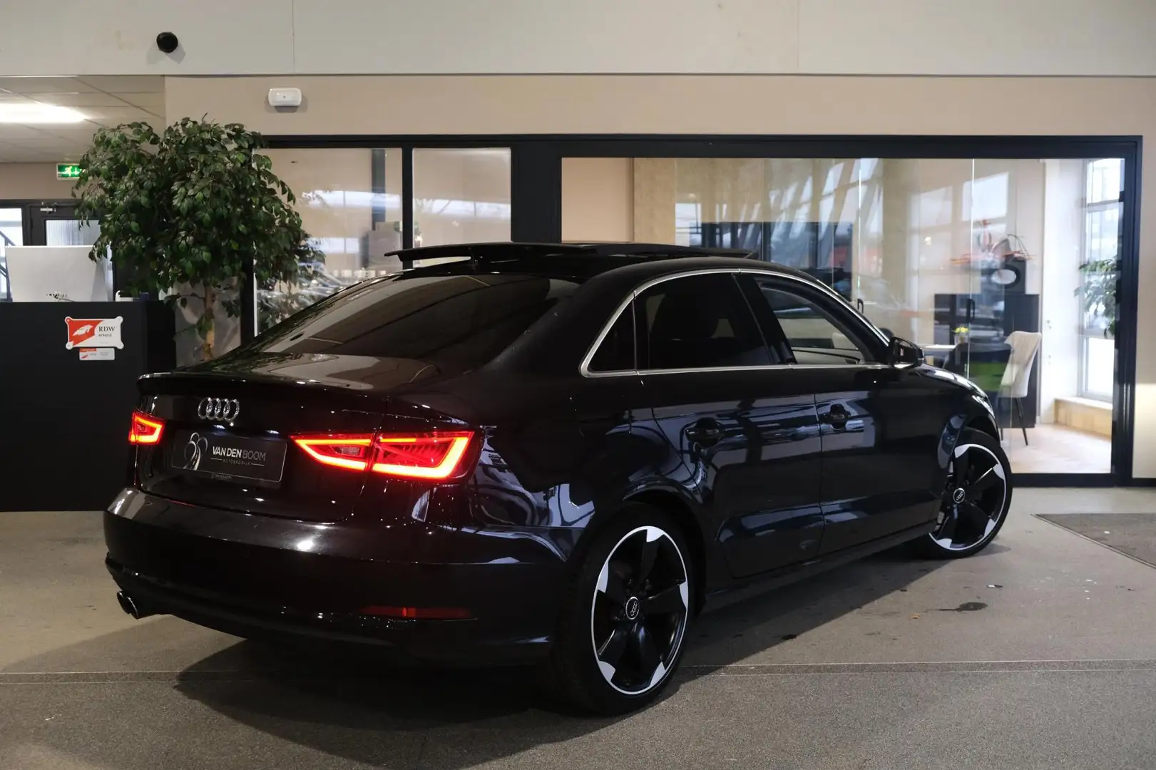 Audi A3 Limousine 1.8 TFSI S-Tronic Pano Leder Xenon Led P Zwart - 2
