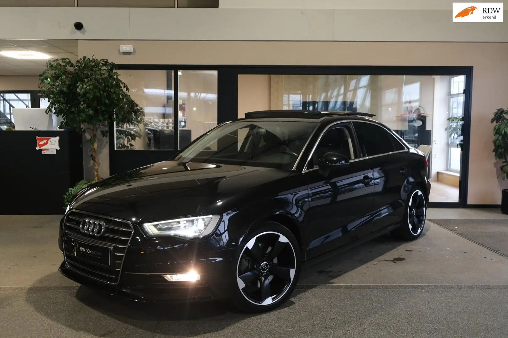 Audi A3 Limousine 1.8 TFSI S-Tronic Pano Leder Xenon Led P Zwart - 1