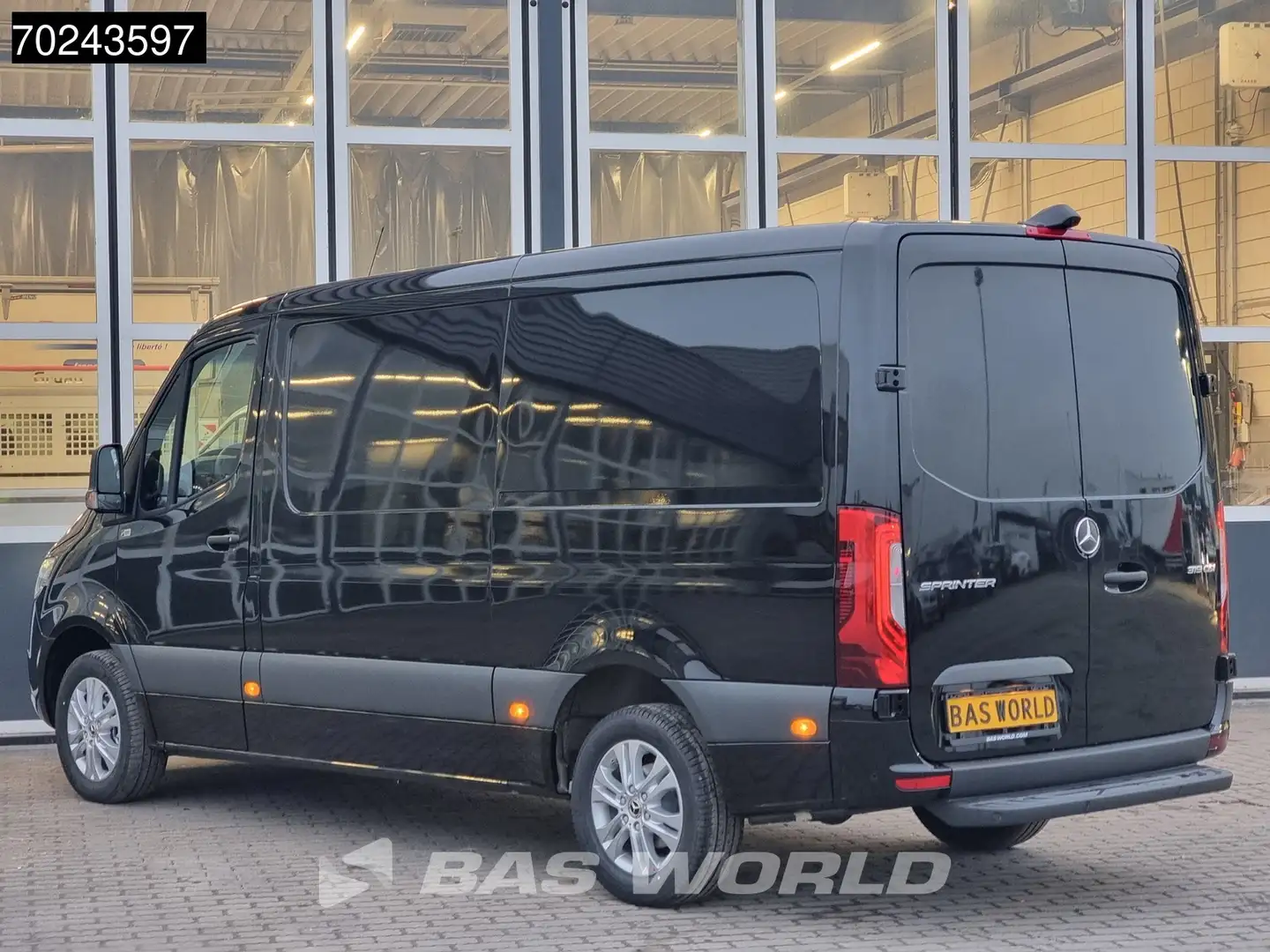 Mercedes-Benz Sprinter 319 CDI Automaat L2H1 2025model ACC LED Navi Camer Zwart - 2