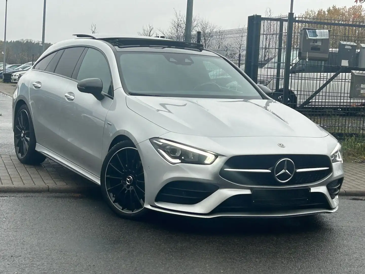 Mercedes-Benz CLA 220 Edition 1 AMG Pano LED MBUX 19 Zoll Silber - 1
