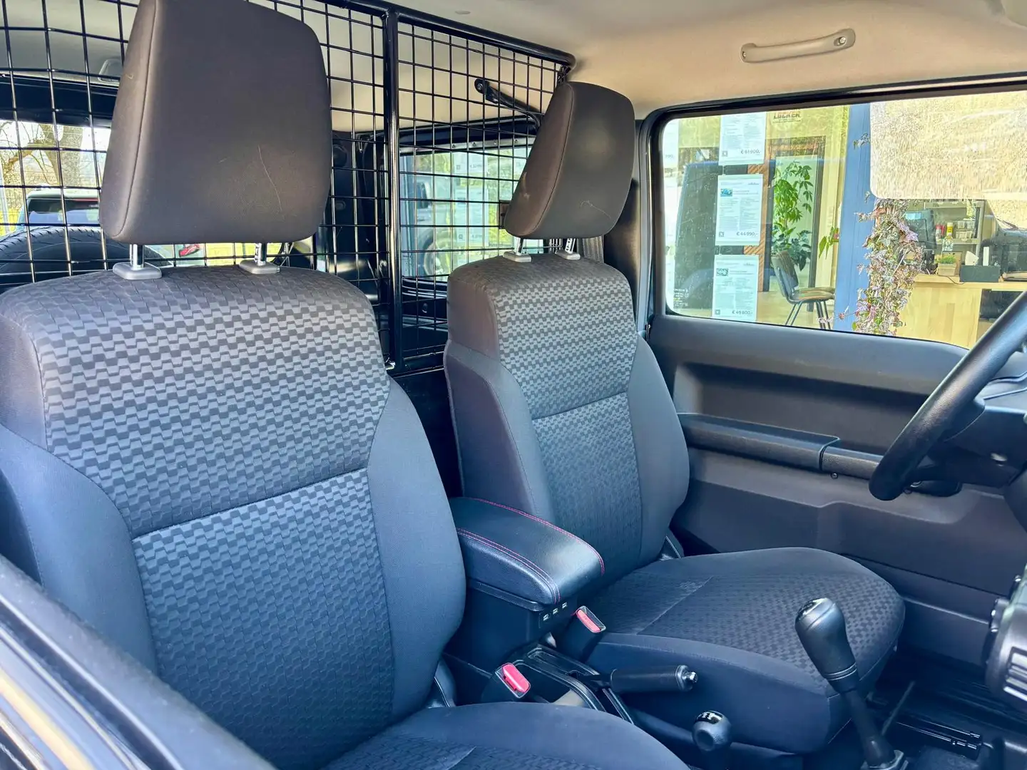 Suzuki Jimny 1.5i 102 CV 4X4 | ATTACHE REM | 24.990 € TTC Schwarz - 2