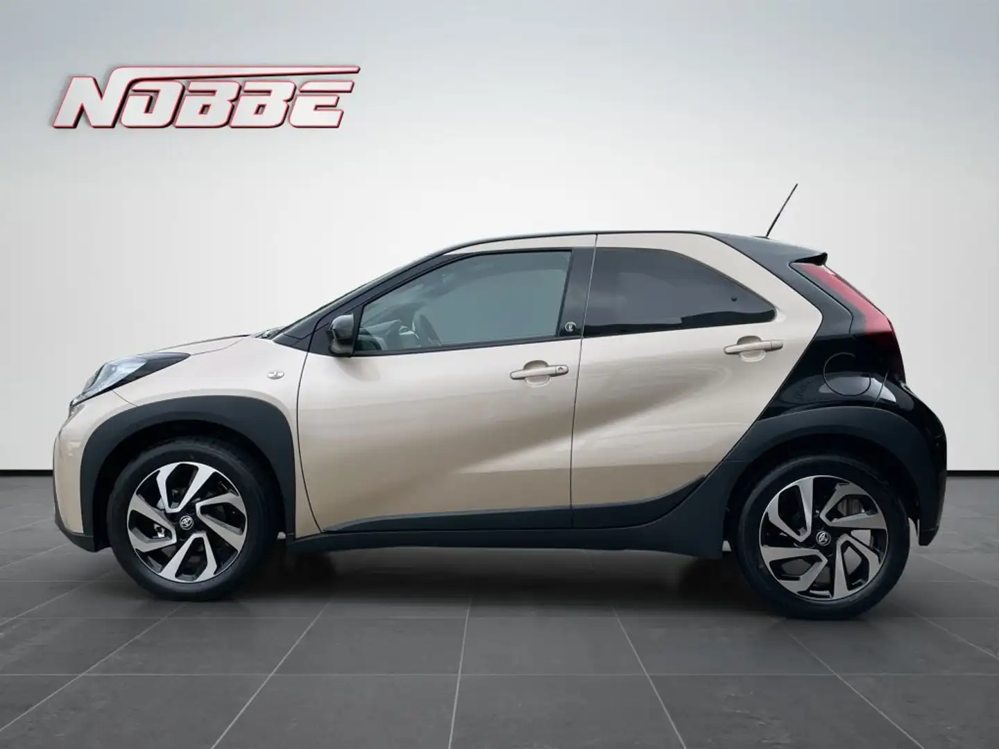 Toyota Aygo X Aygo X 1.0 Team D Beige - 2