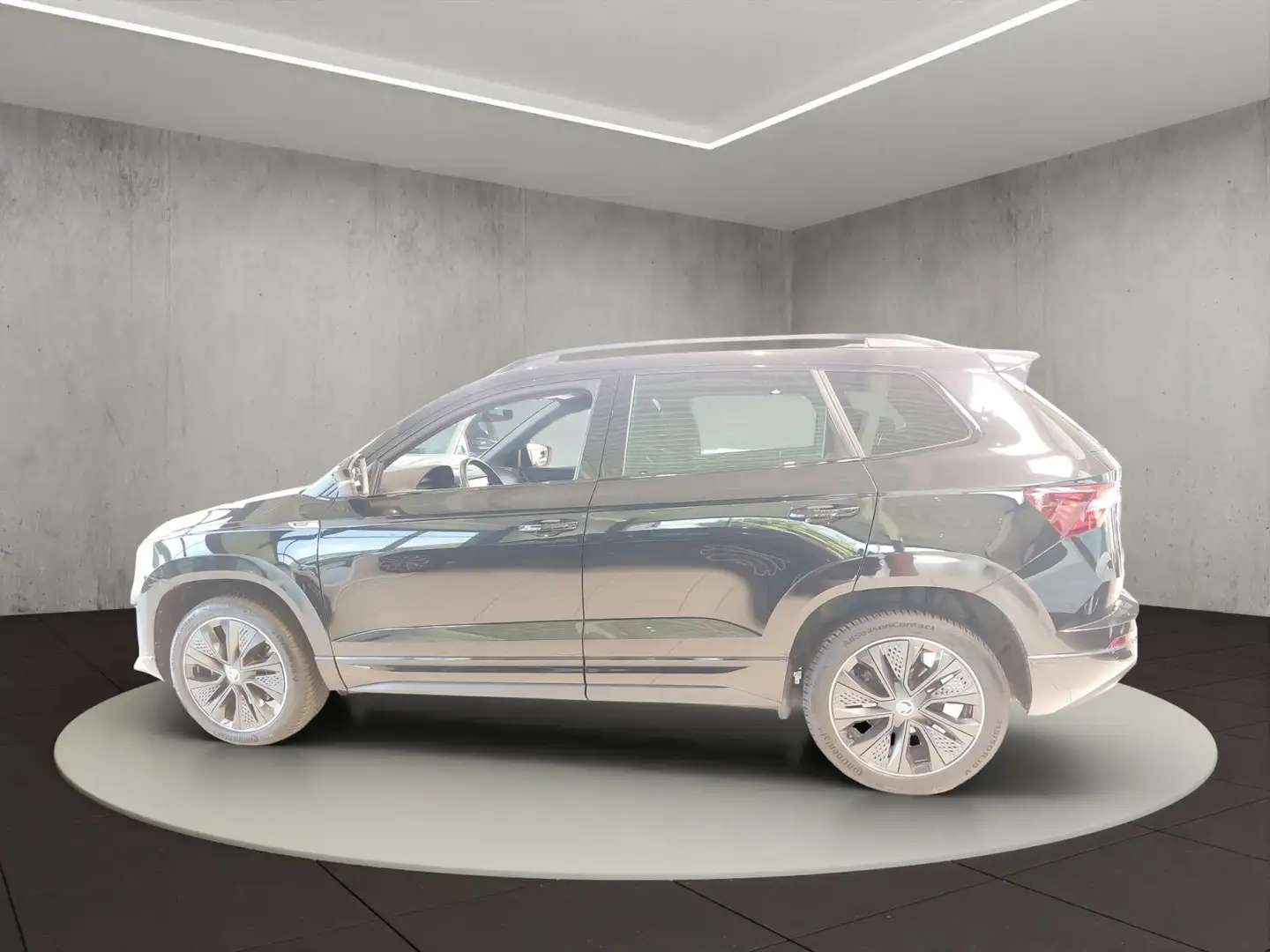 Skoda Karoq Sportline Schwarz - 2