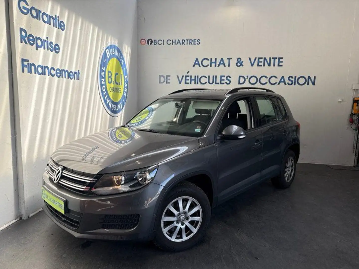 Volkswagen Tiguan 2.0 TDI 110CH BLUEMOTION TECHNOLOGY FAP Gris - 1