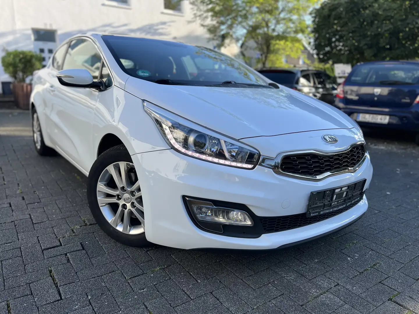 Kia ProCeed / pro_cee'd 1.6 GDI 135 PS - Panorama, Klima, TÜV bis 02/2027 - 1