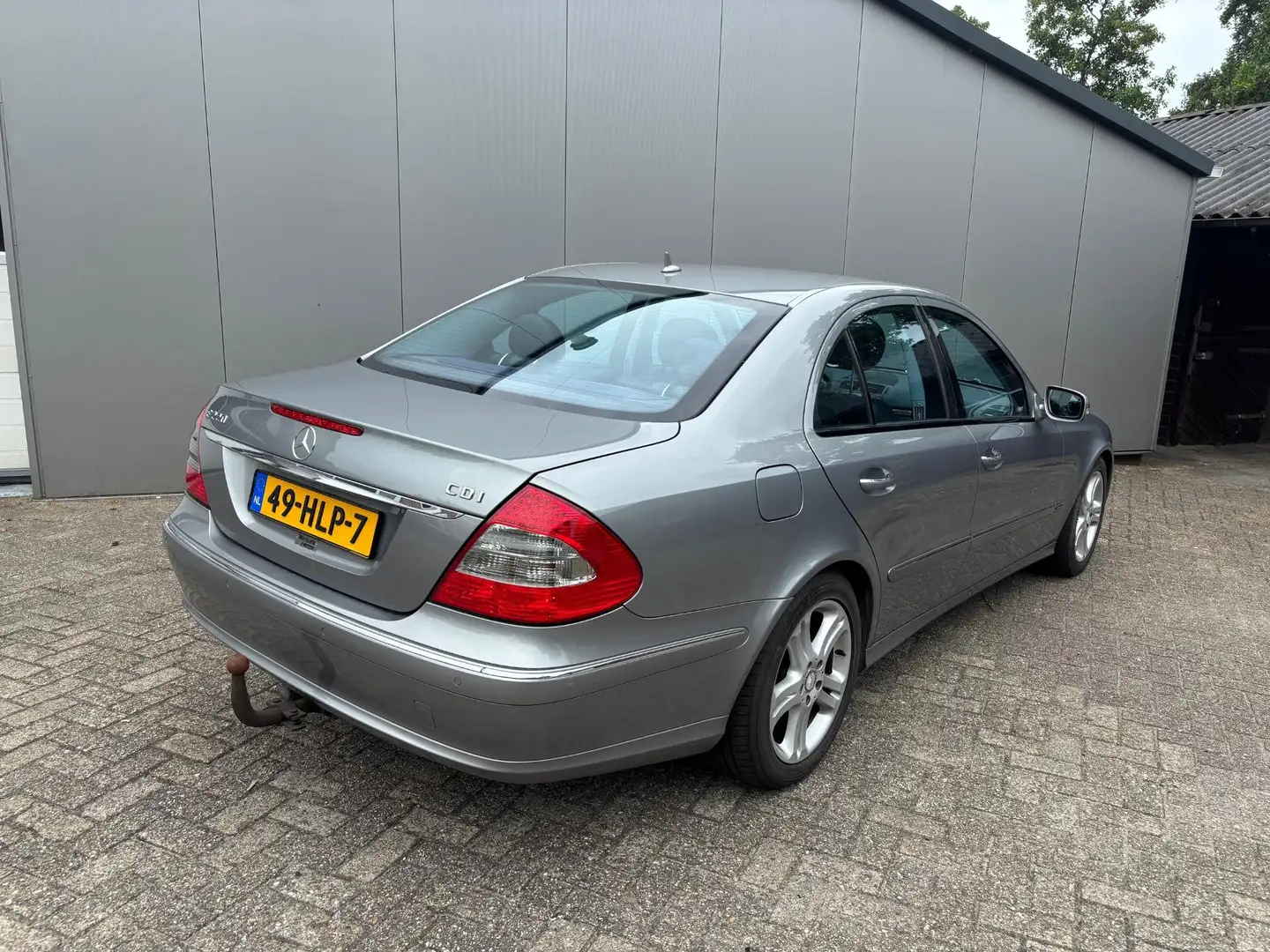 Mercedes-Benz E 220 CDI Avantgarde | Xenon | Navi | Automaat Grijs - 2