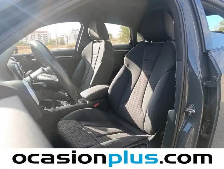 Audi A3 Sedán 1.6 TDI S Line Edition 2016, foto 9