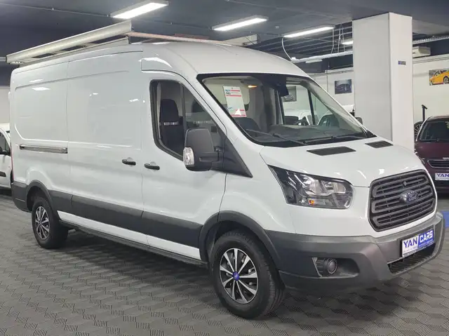 Ford Transit L2H2 · GALERIE + ATTELAGE · 109 000 KM · 2019 · DISTRIBUTION NEUVE · 1re MAIN · GARANTIE 1 AN · TVA RÉCUPÉRABLE