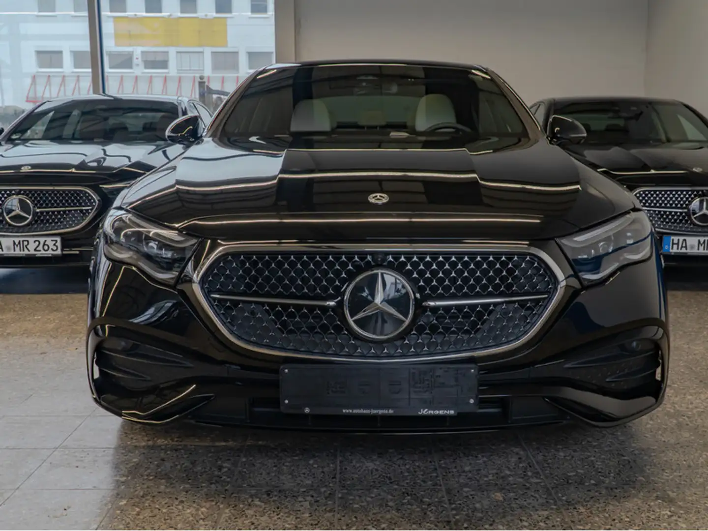 Mercedes-Benz E 200 AMG-Sport/Pano/Burm/AHK/Night/Distr/Memo Schwarz - 2