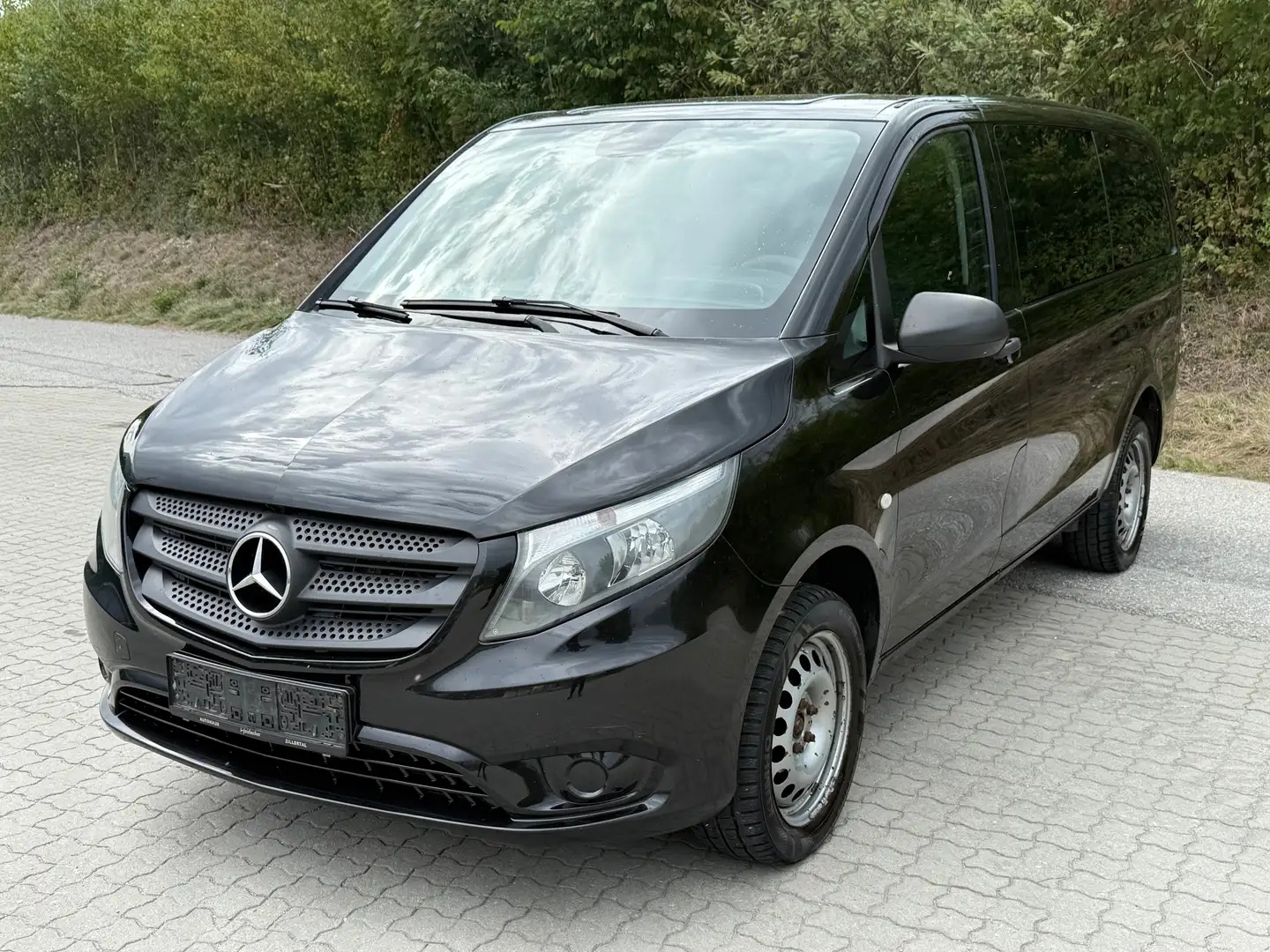 Mercedes-Benz Vito 114 CDI 4x4 lang Pro Aut. *9 Sitzer* Schwarz - 1