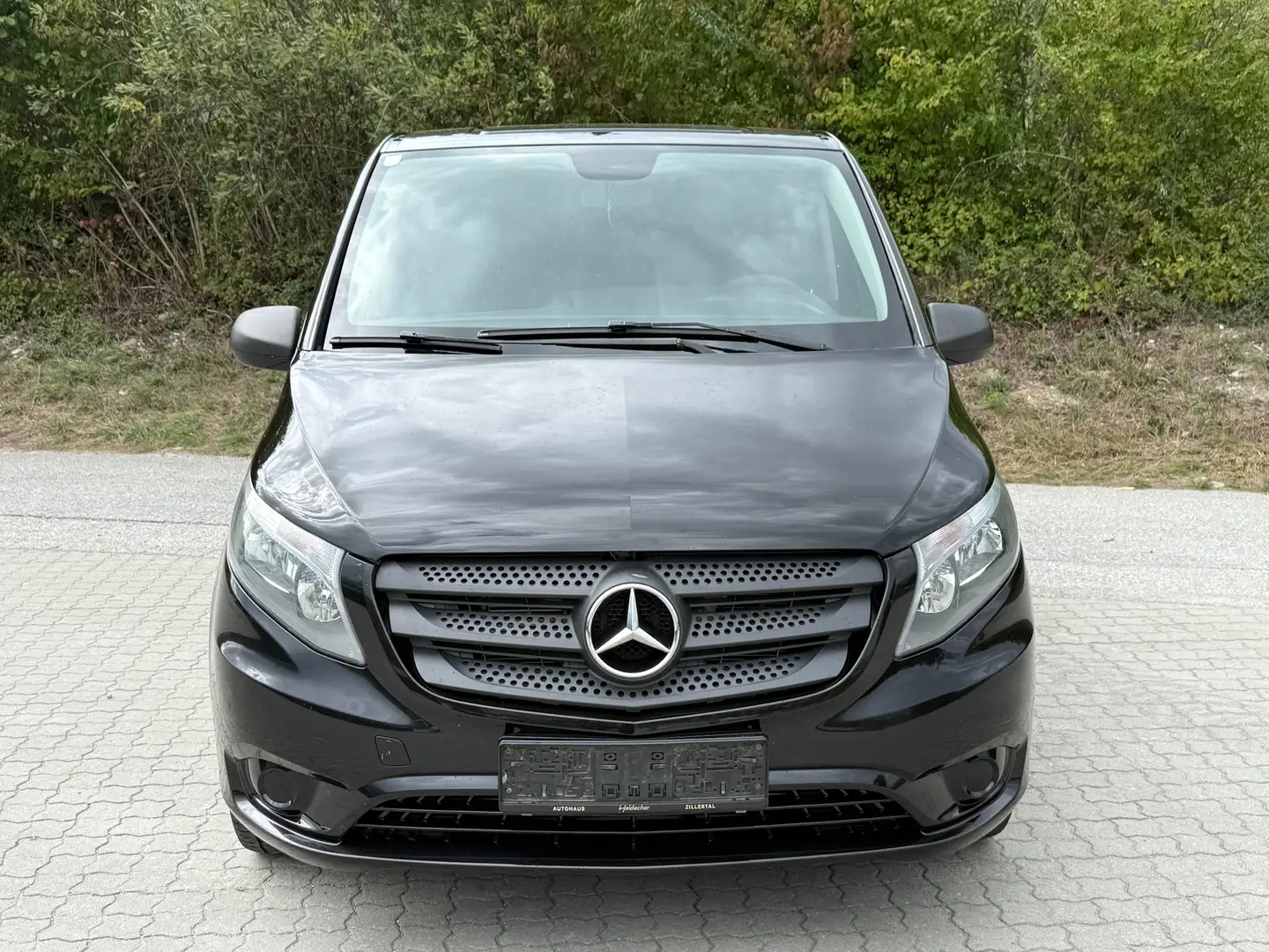 Mercedes-Benz Vito 114 CDI 4x4 lang Pro Aut. *9 Sitzer* Schwarz - 2