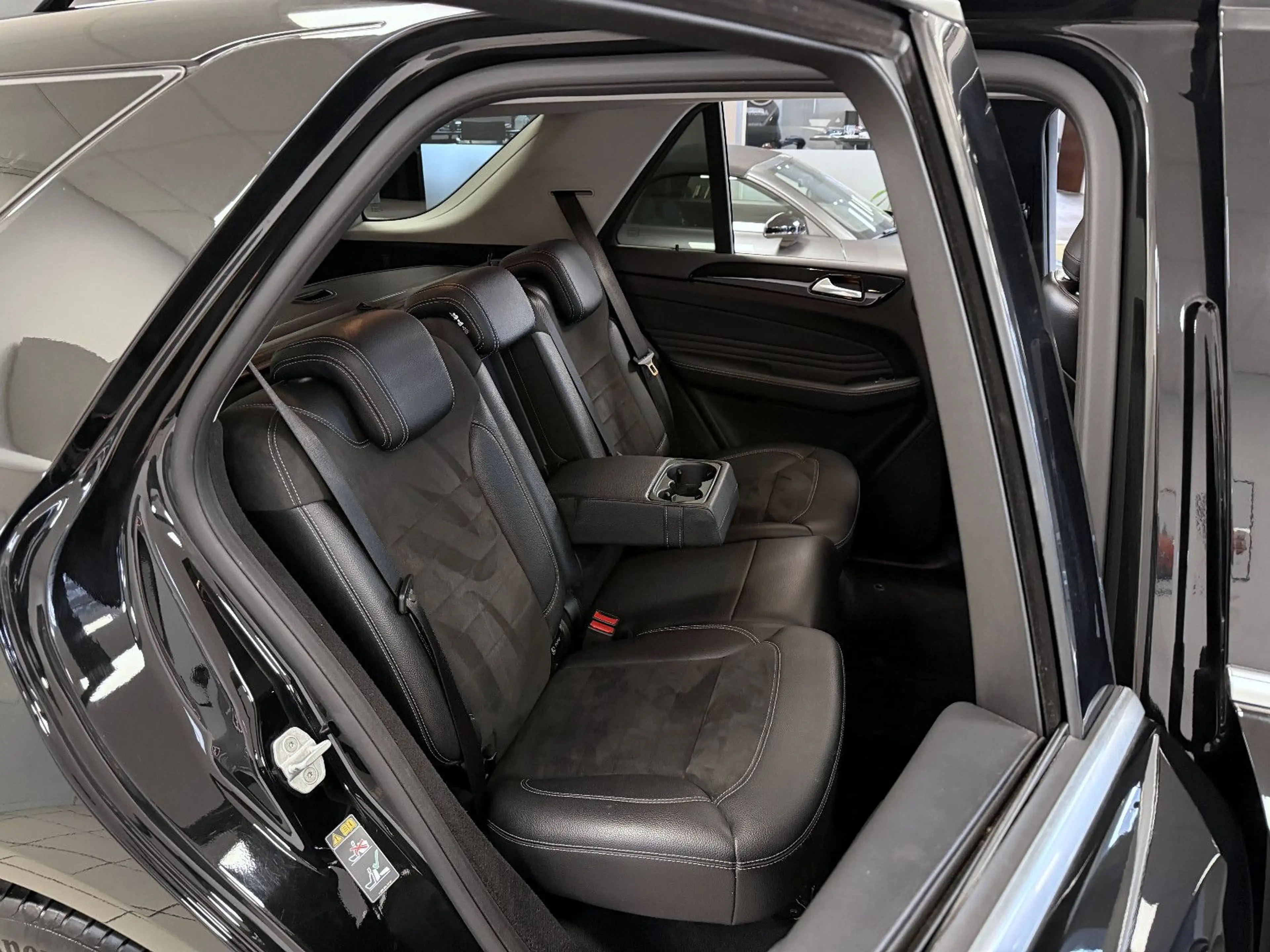Mercedes-Benz ML 350 CDI BT *AMG*AHK*GlasSD*Airmatic*Kamera* — photo 13
