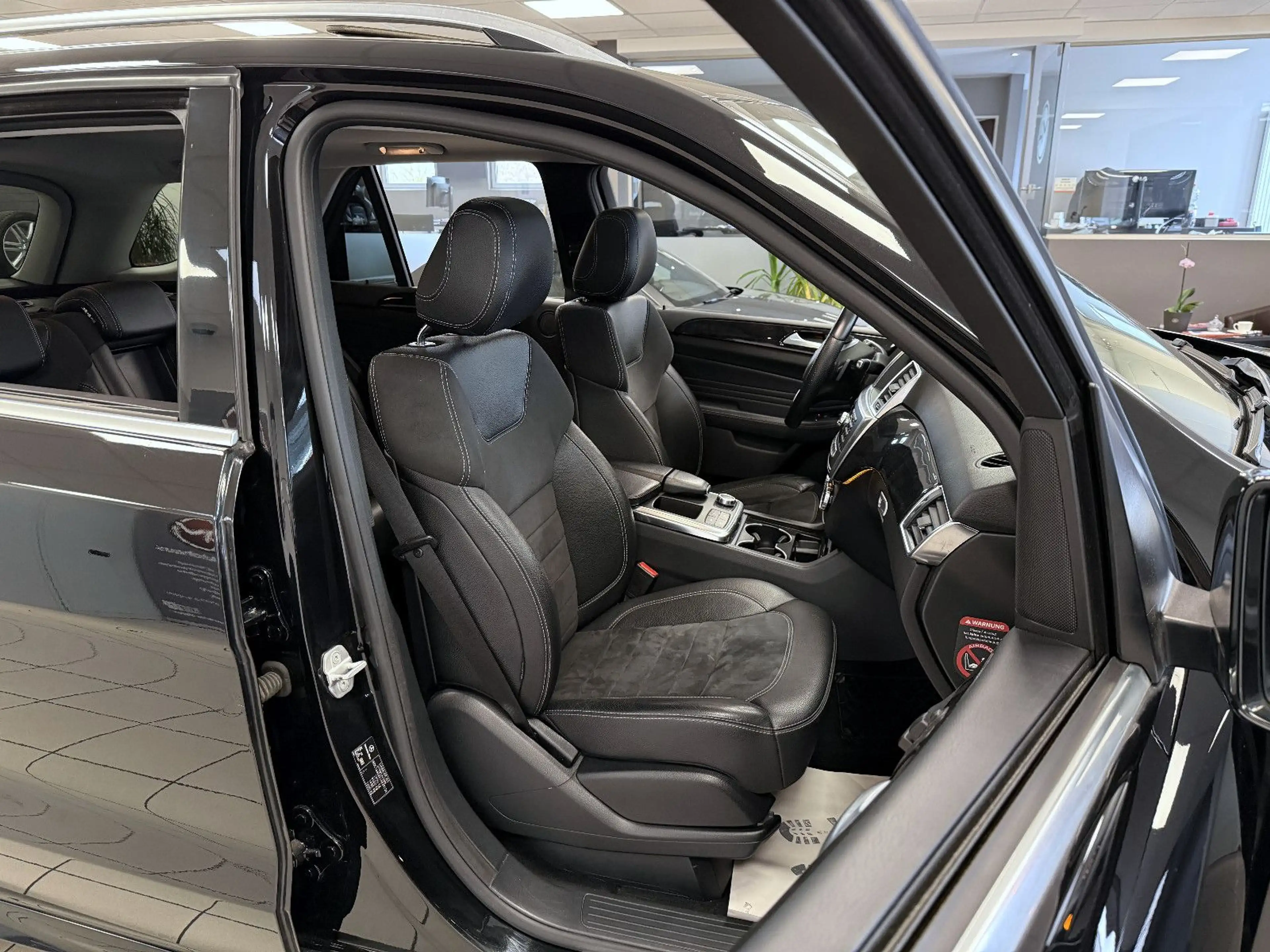 Mercedes-Benz ML 350 CDI BT *AMG*AHK*GlasSD*Airmatic*Kamera* — photo 12