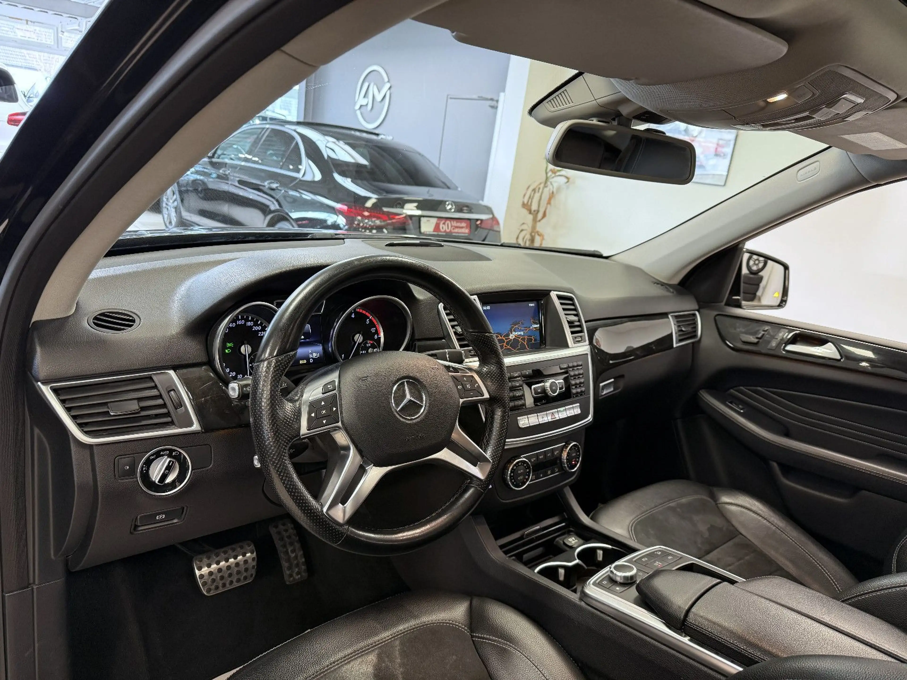 Mercedes-Benz ML 350 CDI BT *AMG*AHK*GlasSD*Airmatic*Kamera* — photo 5