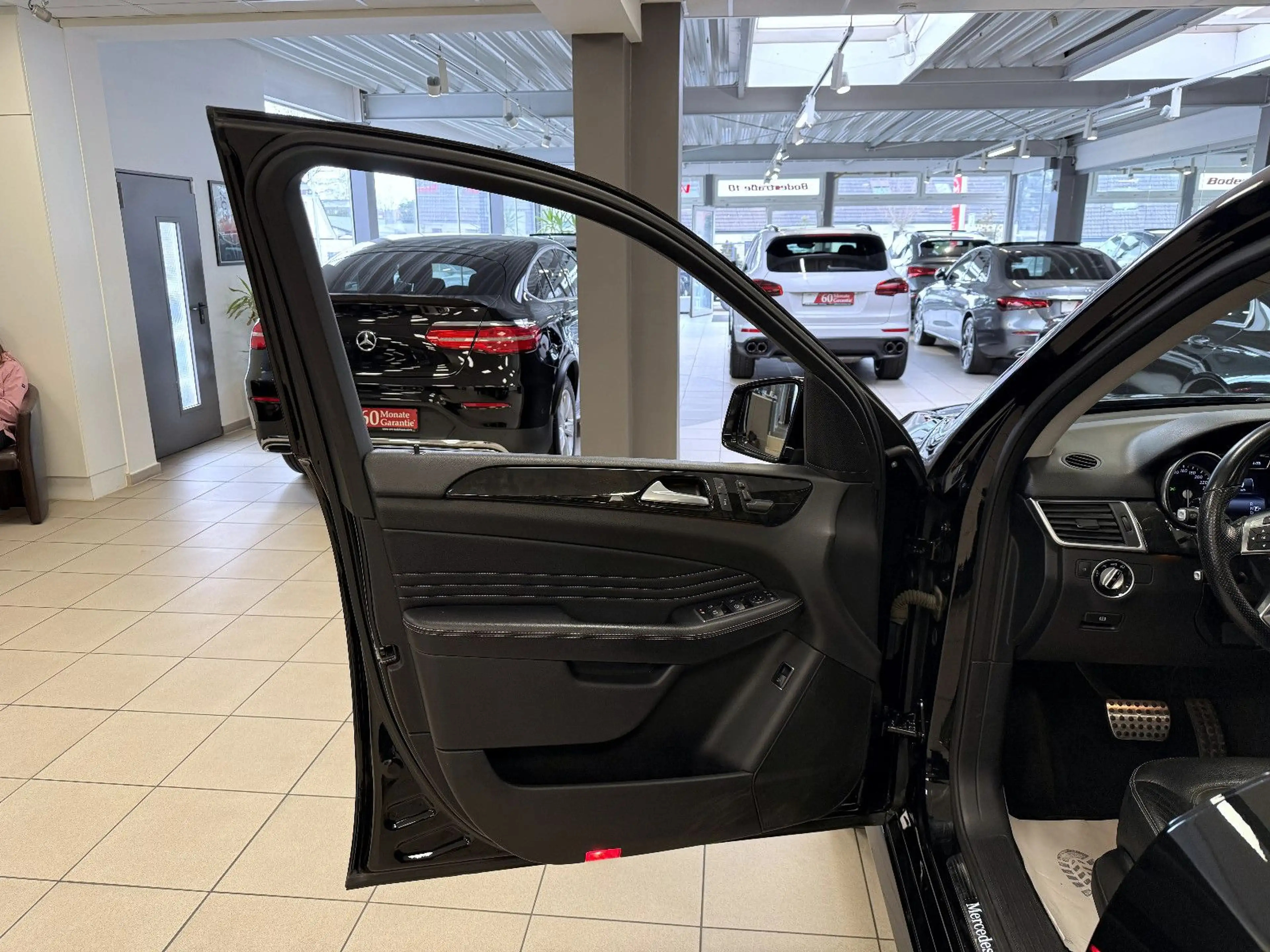 Mercedes-Benz ML 350 CDI BT *AMG*AHK*GlasSD*Airmatic*Kamera* — photo 15