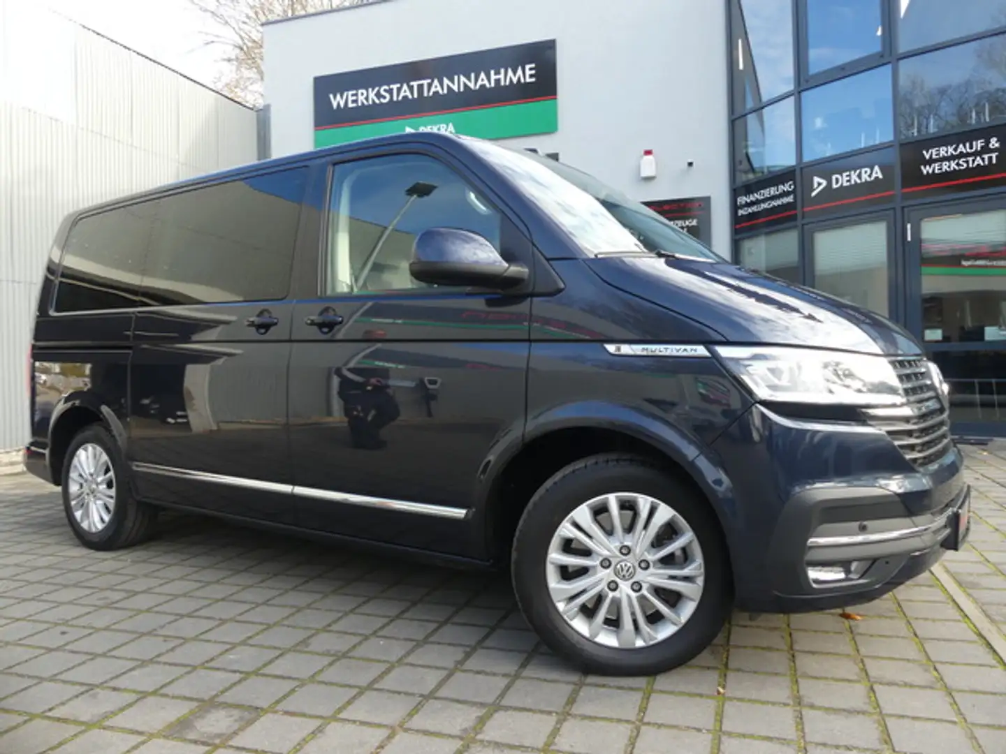 Volkswagen T6.1 Multivan Generation Six LEDER/ACC/NAV/E-TÜR Blau - 1