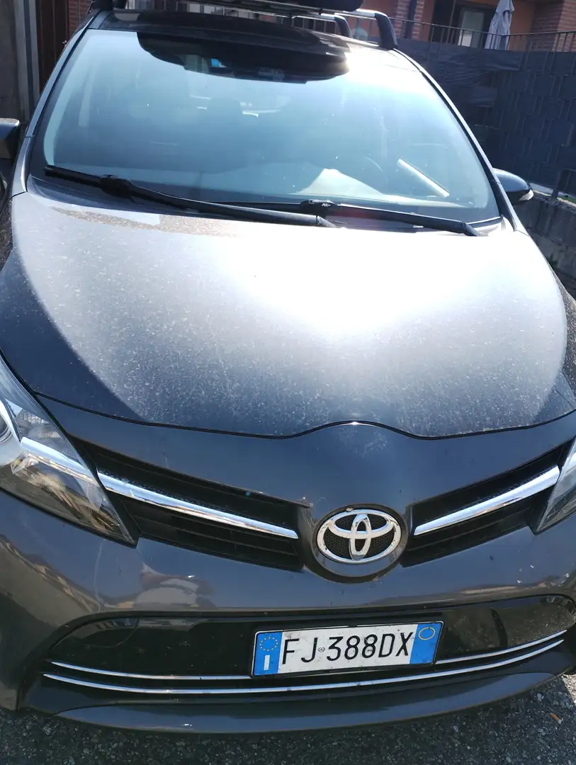 Toyota Verso 1.6 Active Grigio - 1