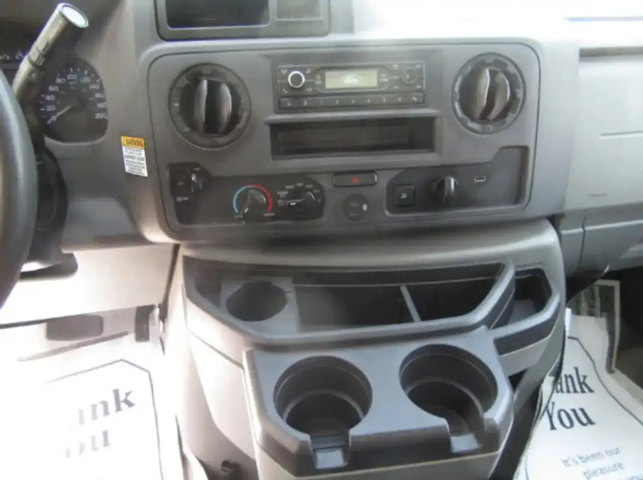 Ford E-450 снимка Ford E-450