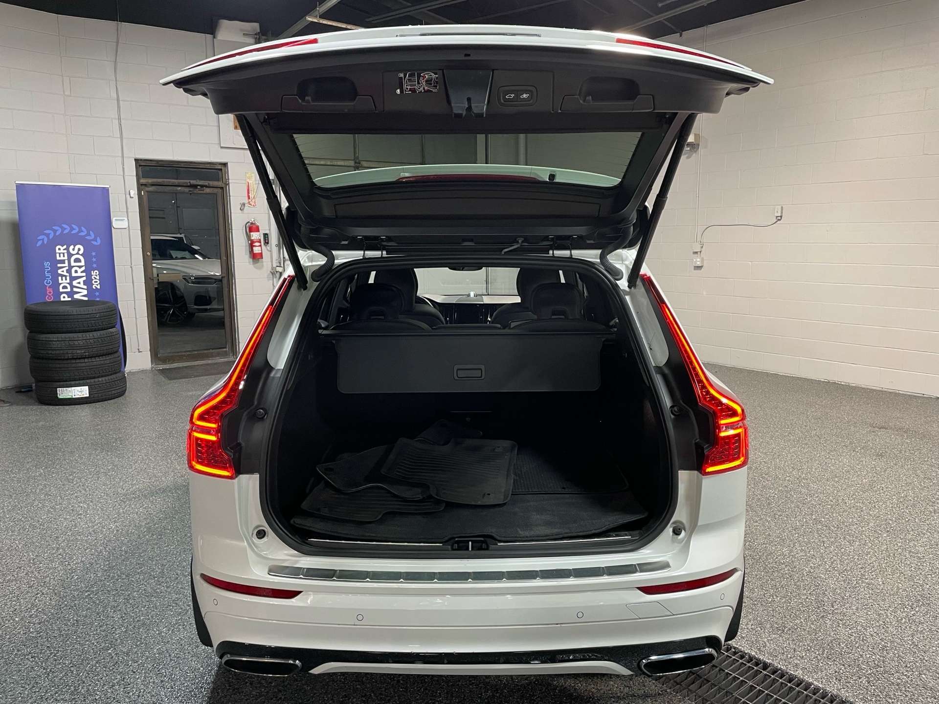 2021 Volvo XC60 T6 AWD R-Design|PANO|BCK UP|NAVI|BLD SPT|CLEAN CAR thumb 13