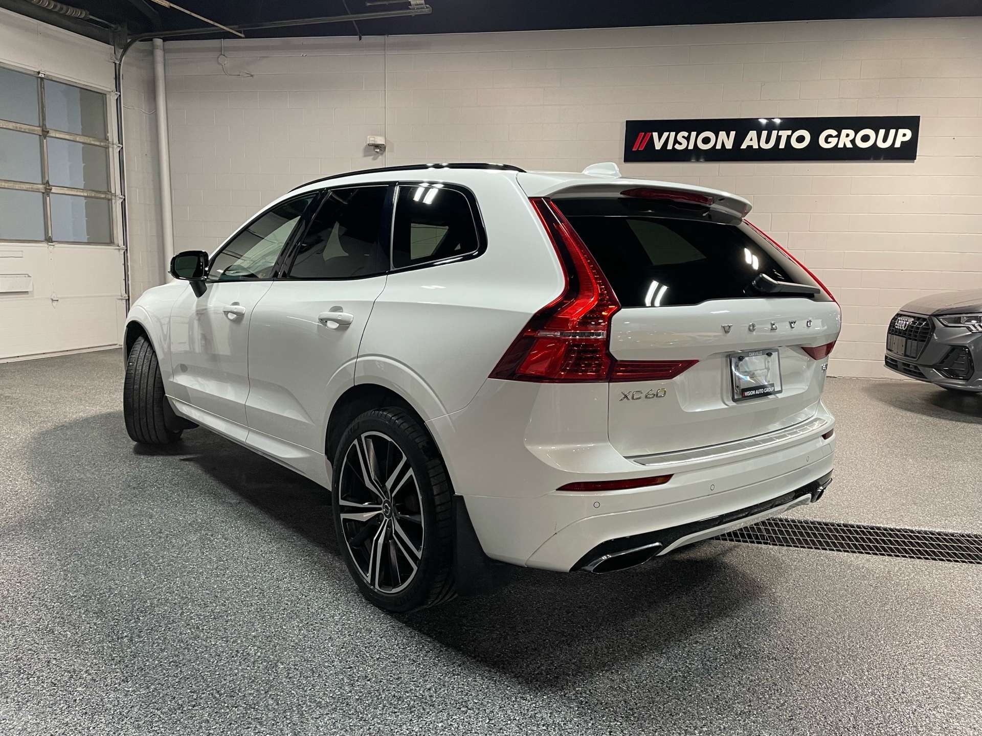 2021 Volvo XC60 T6 AWD R-Design|PANO|BCK UP|NAVI|BLD SPT|CLEAN CAR alt 3