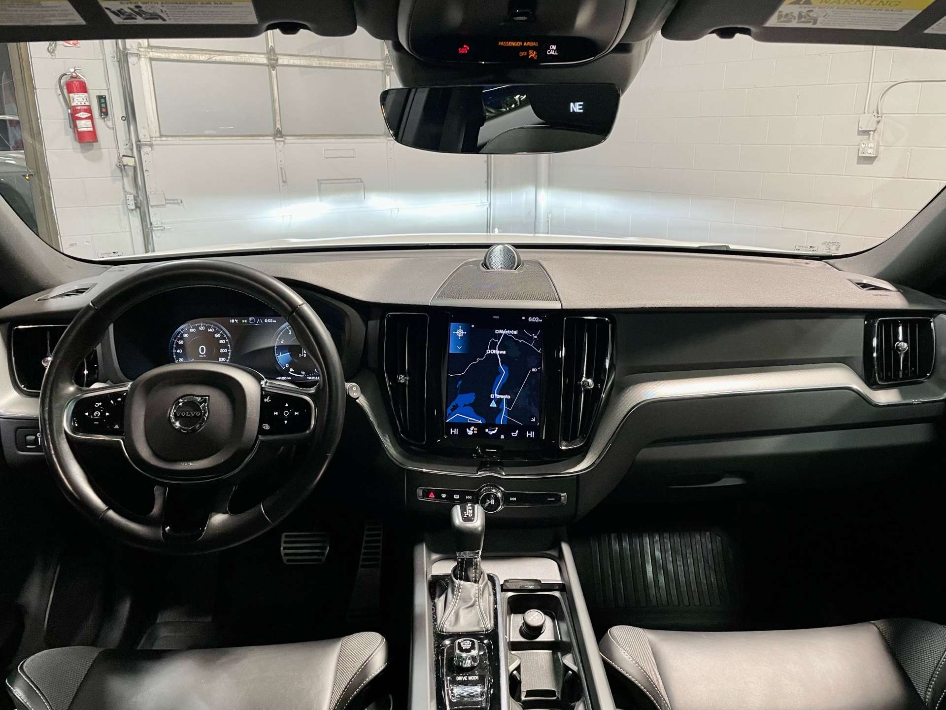 2021 Volvo XC60 T6 AWD R-Design|PANO|BCK UP|NAVI|BLD SPT|CLEAN CAR thumb 17