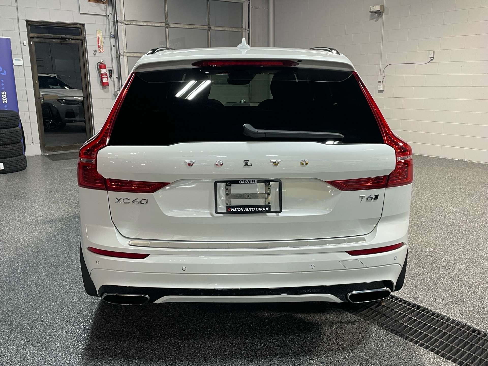2021 Volvo XC60 T6 AWD R-Design|PANO|BCK UP|NAVI|BLD SPT|CLEAN CAR alt 4